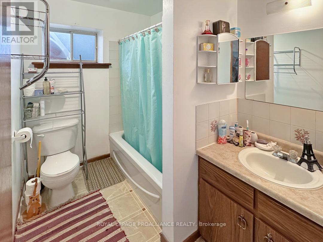 91 St.lawrence Street E, Centre Hastings, Ontario  K0K 2K0 - Photo 17 - X12047367