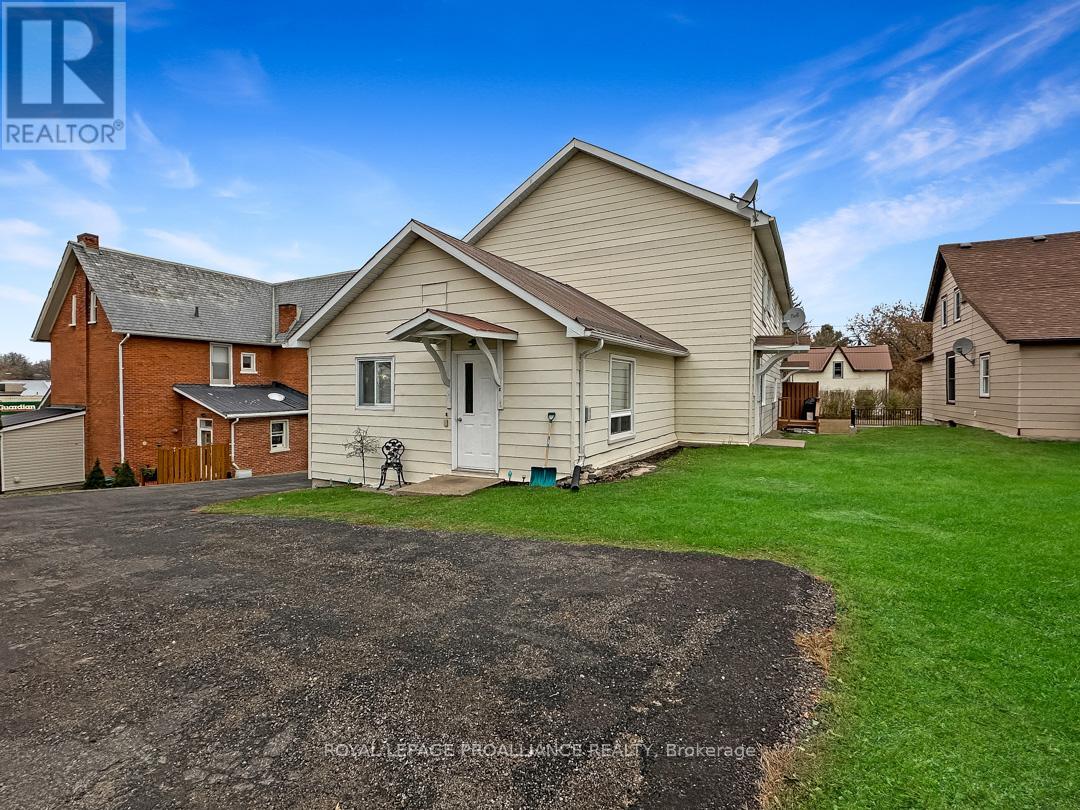 91 St.lawrence Street E, Centre Hastings, Ontario  K0K 2K0 - Photo 5 - X12047367