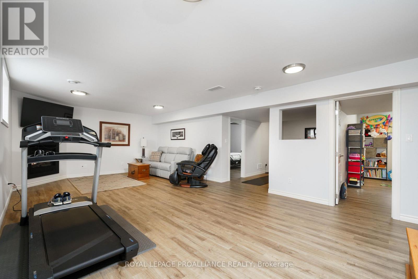 12 Dorchester Drive, Prince Edward County, Ontario  K0K 3L0 - Photo 16 - X12079399