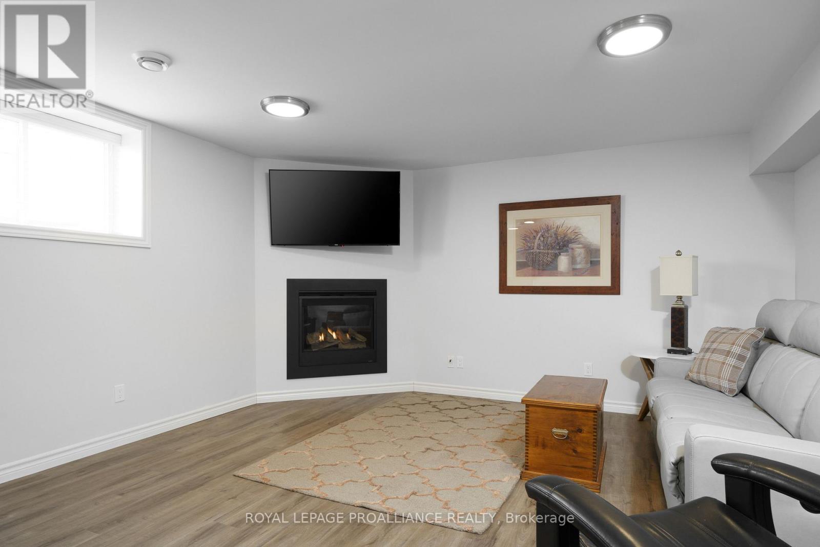 12 Dorchester Drive, Prince Edward County, Ontario  K0K 3L0 - Photo 17 - X12079399