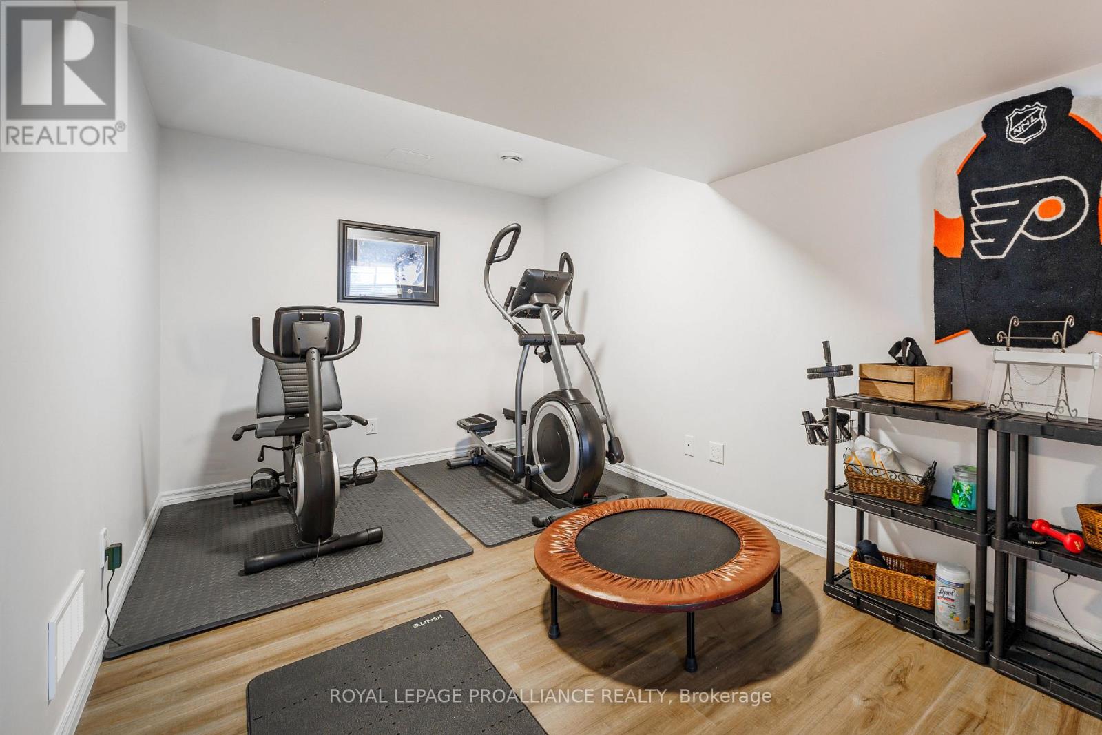 12 Dorchester Drive, Prince Edward County, Ontario  K0K 3L0 - Photo 18 - X12079399