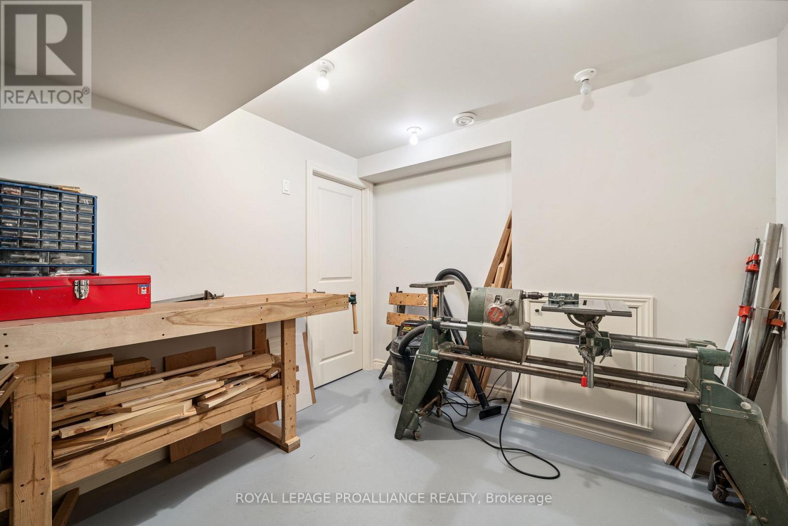 39 Owen Street, Prince Edward County, Ontario  K0K 2T0 - Photo 17 - X12090331