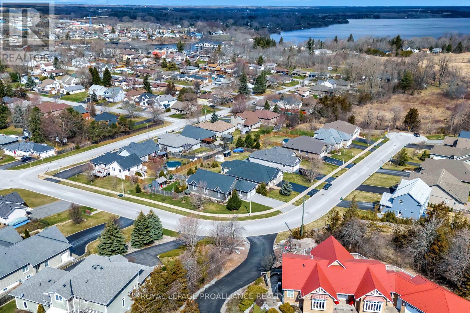 39 Owen Street, Prince Edward County, Ontario  K0K 2T0 - Photo 2 - X12090331