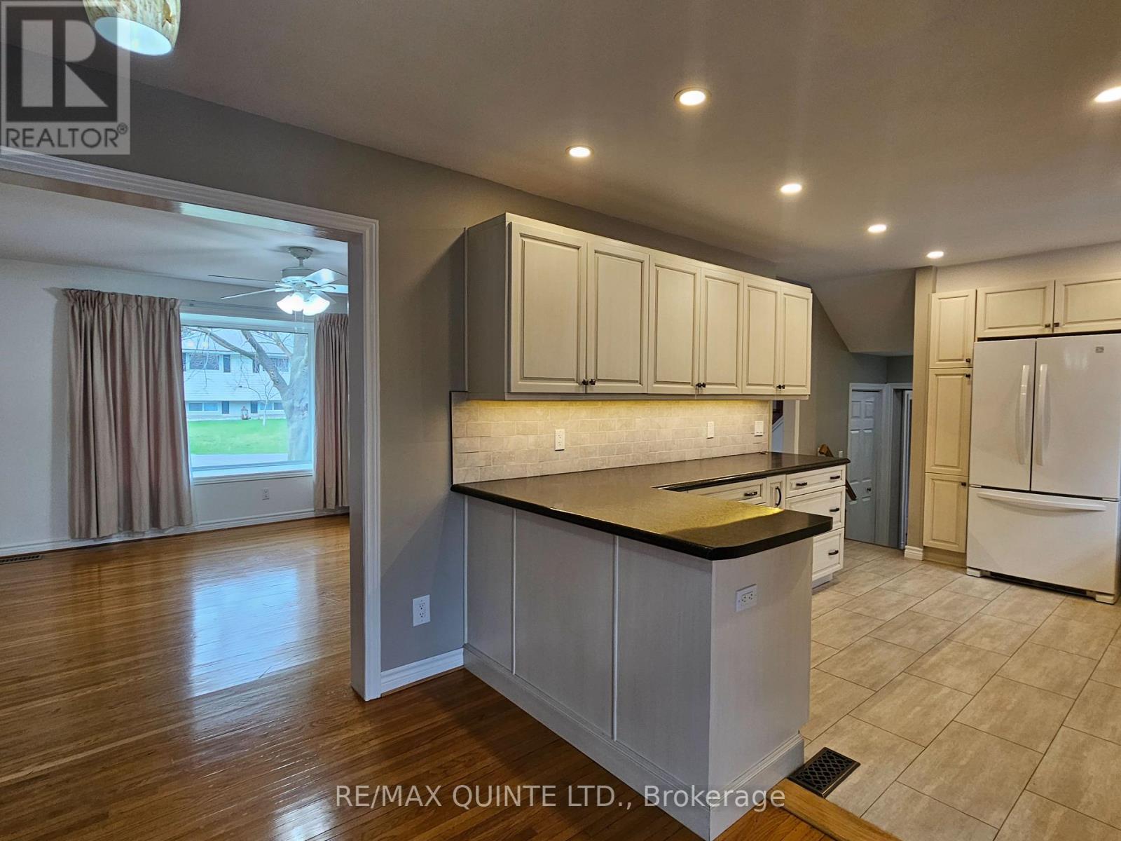 12 Philip Street, Prince Edward County, Ontario  K0K 2T0 - Photo 11 - X12105741