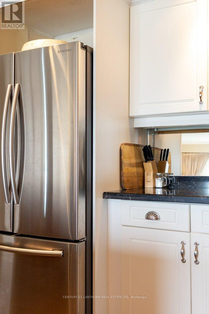 204 - 2 South Front Street, Belleville, Ontario  K8N 5K7 - Photo 5 - X12112051