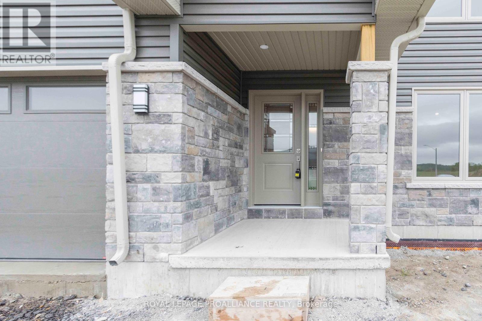 61 Meagan Lane, Quinte West, Ontario  K0K 2C0 - Photo 2 - X12117510