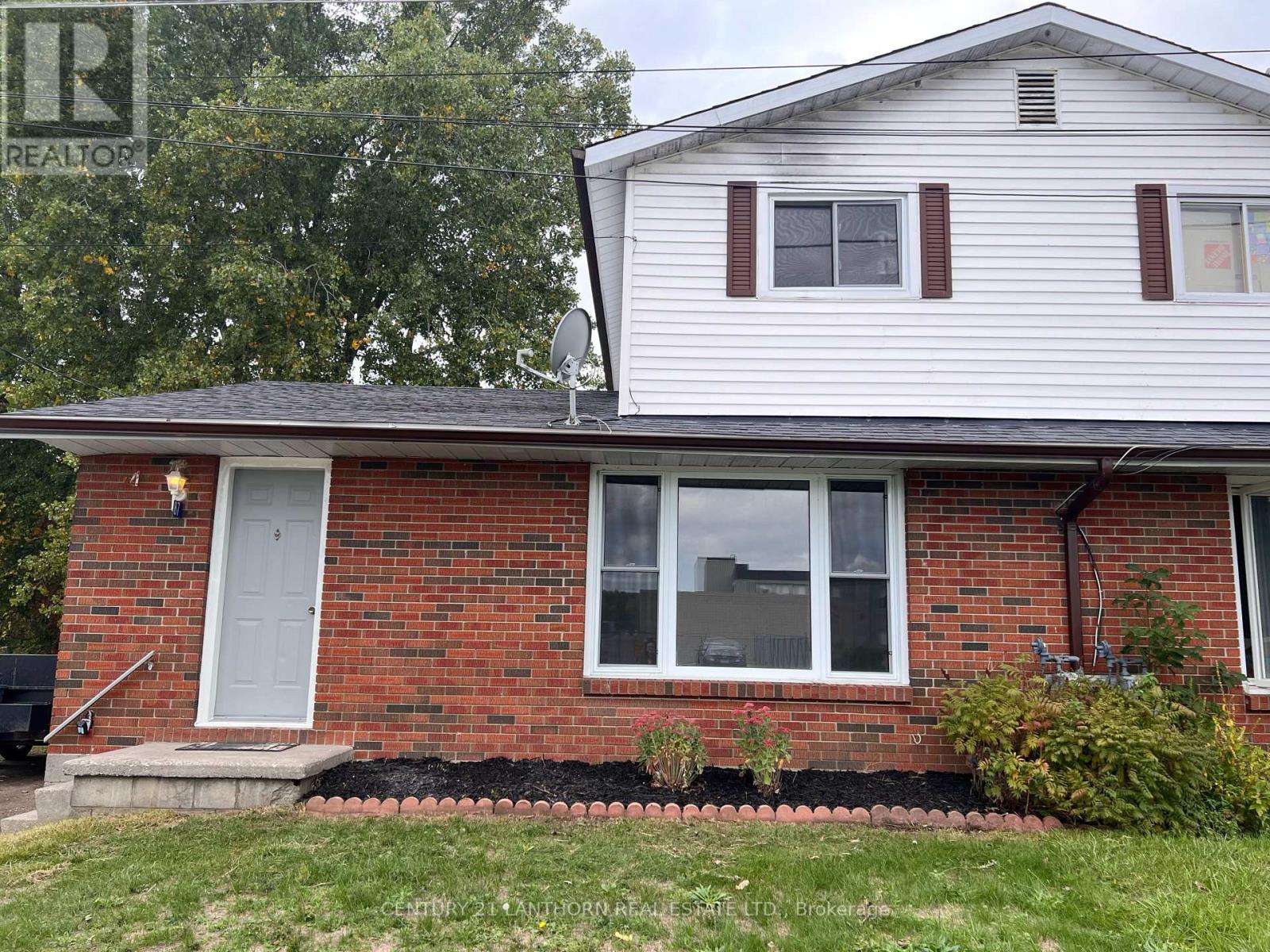 87-89 Scott Avenue, Quinte West, Ontario  K0K 2C0 - Photo 3 - X12130920