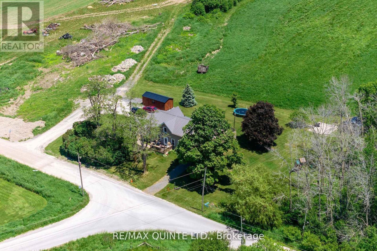 2 BAITLEYS ROAD, Prince Edward County, Ontario
