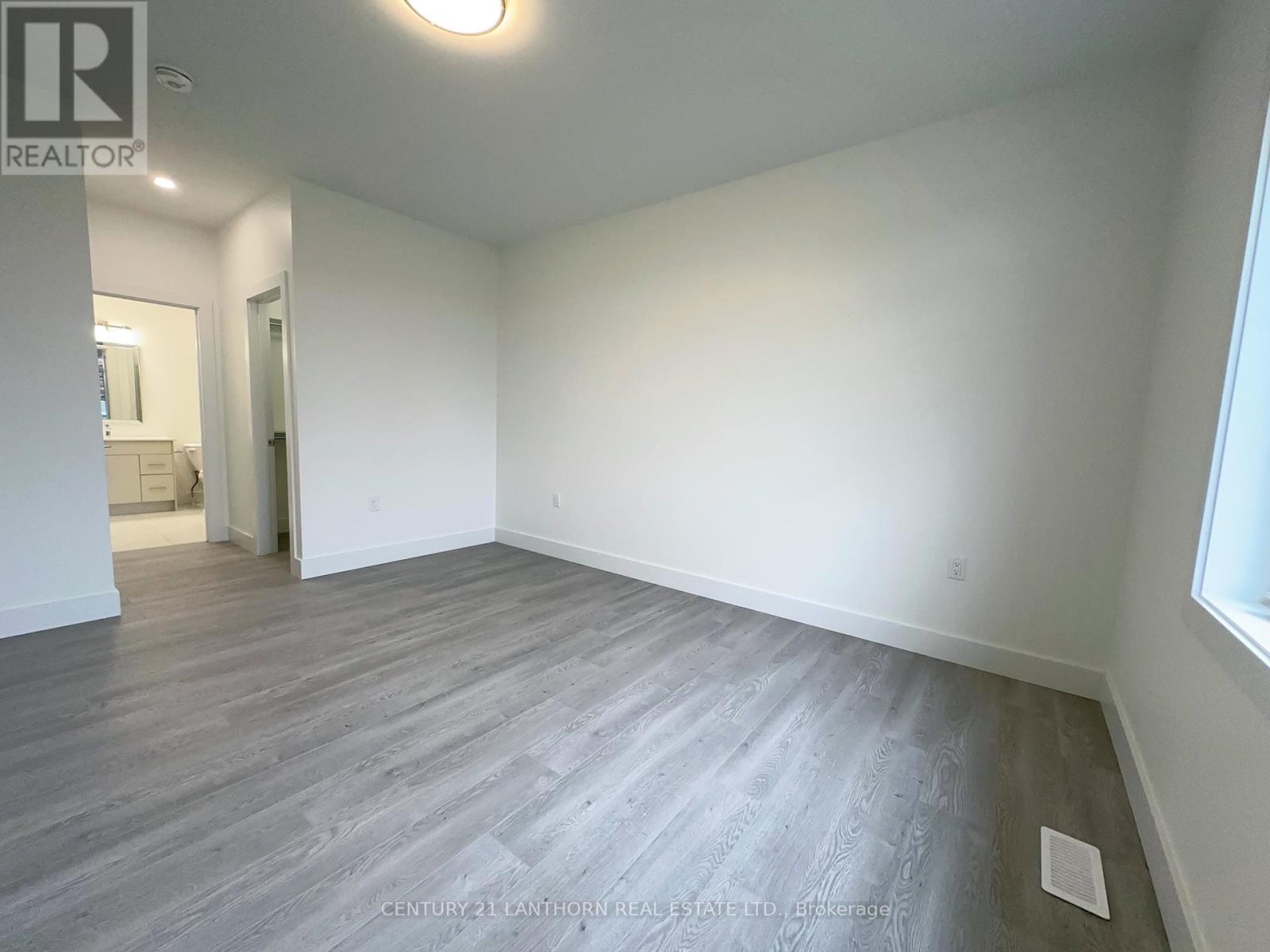 58 Summit Crescent, Belleville, Ontario  K8N 2X2 - Photo 11 - X12158007