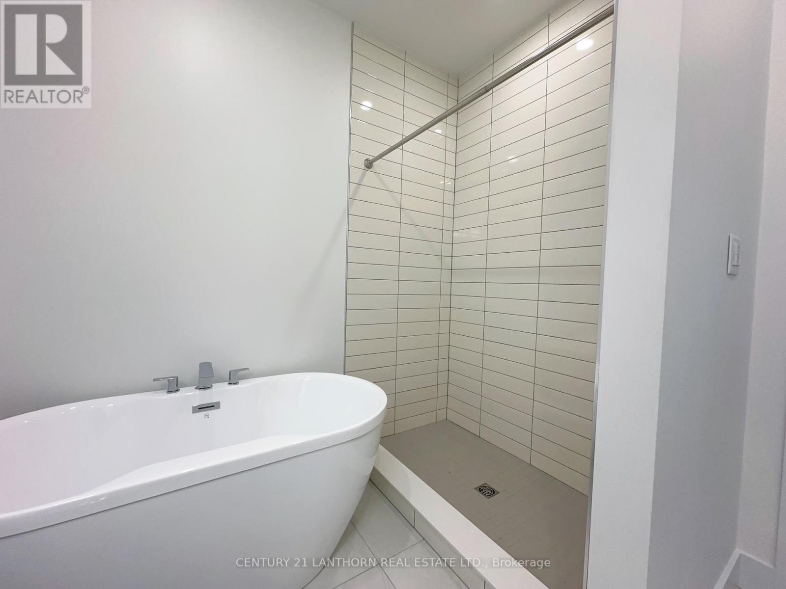 58 Summit Crescent, Belleville, Ontario  K8N 2X2 - Photo 13 - X12158007