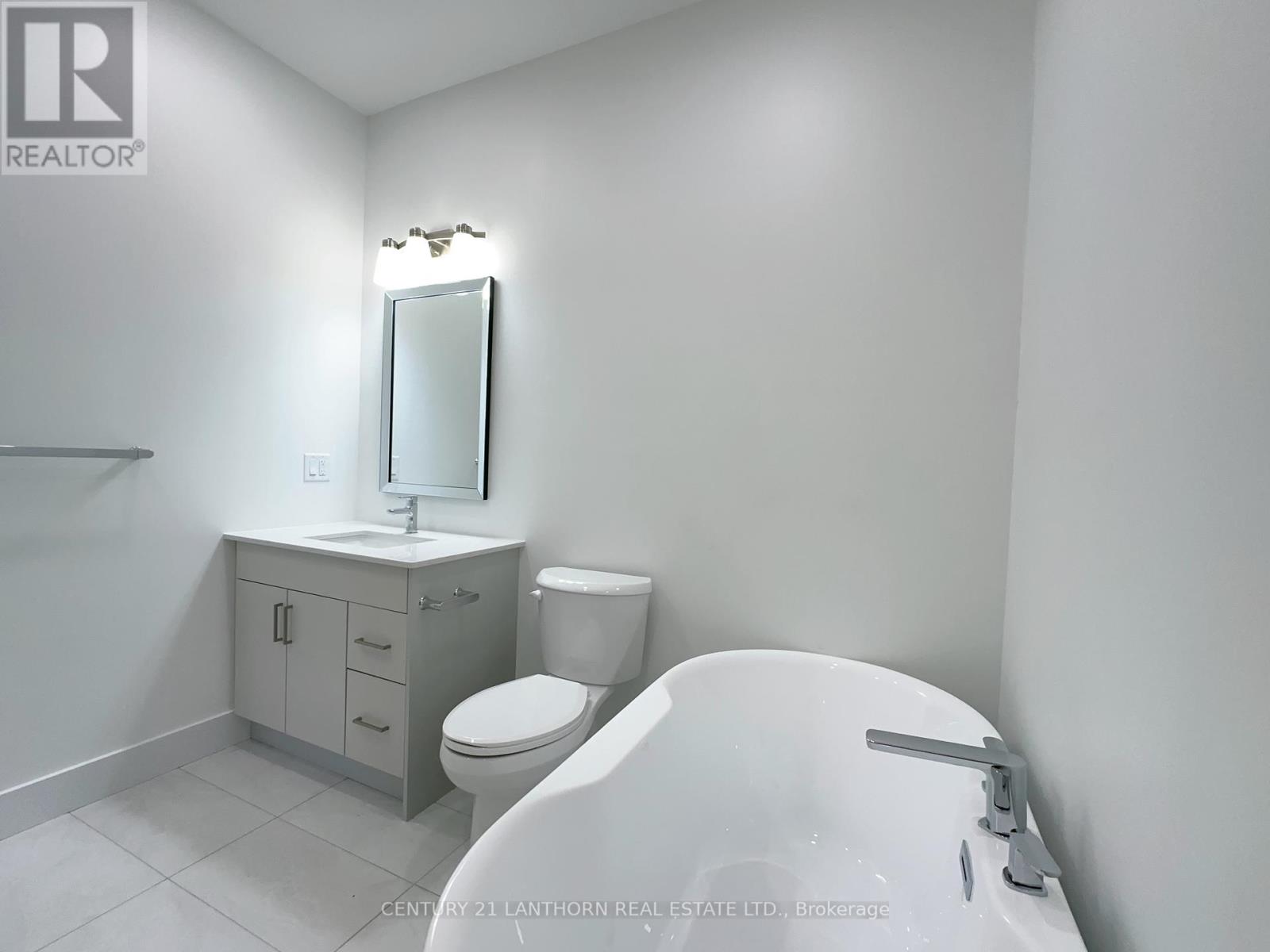 58 Summit Crescent, Belleville, Ontario  K8N 2X2 - Photo 14 - X12158007