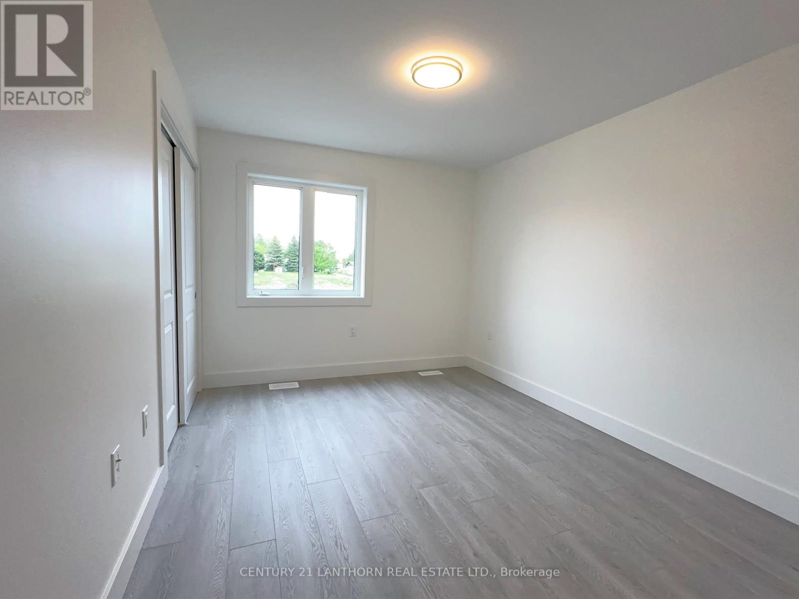 58 Summit Crescent, Belleville, Ontario  K8N 2X2 - Photo 18 - X12158007