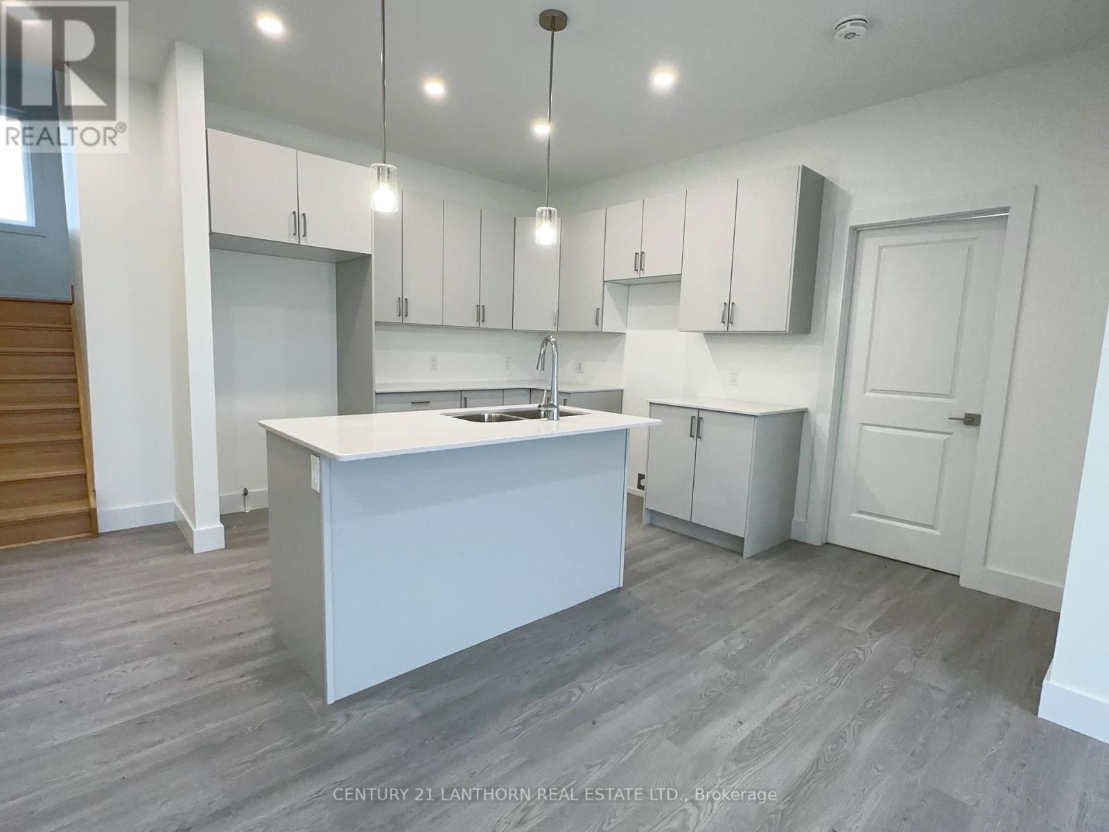 58 Summit Crescent, Belleville, Ontario  K8N 2X2 - Photo 4 - X12158007
