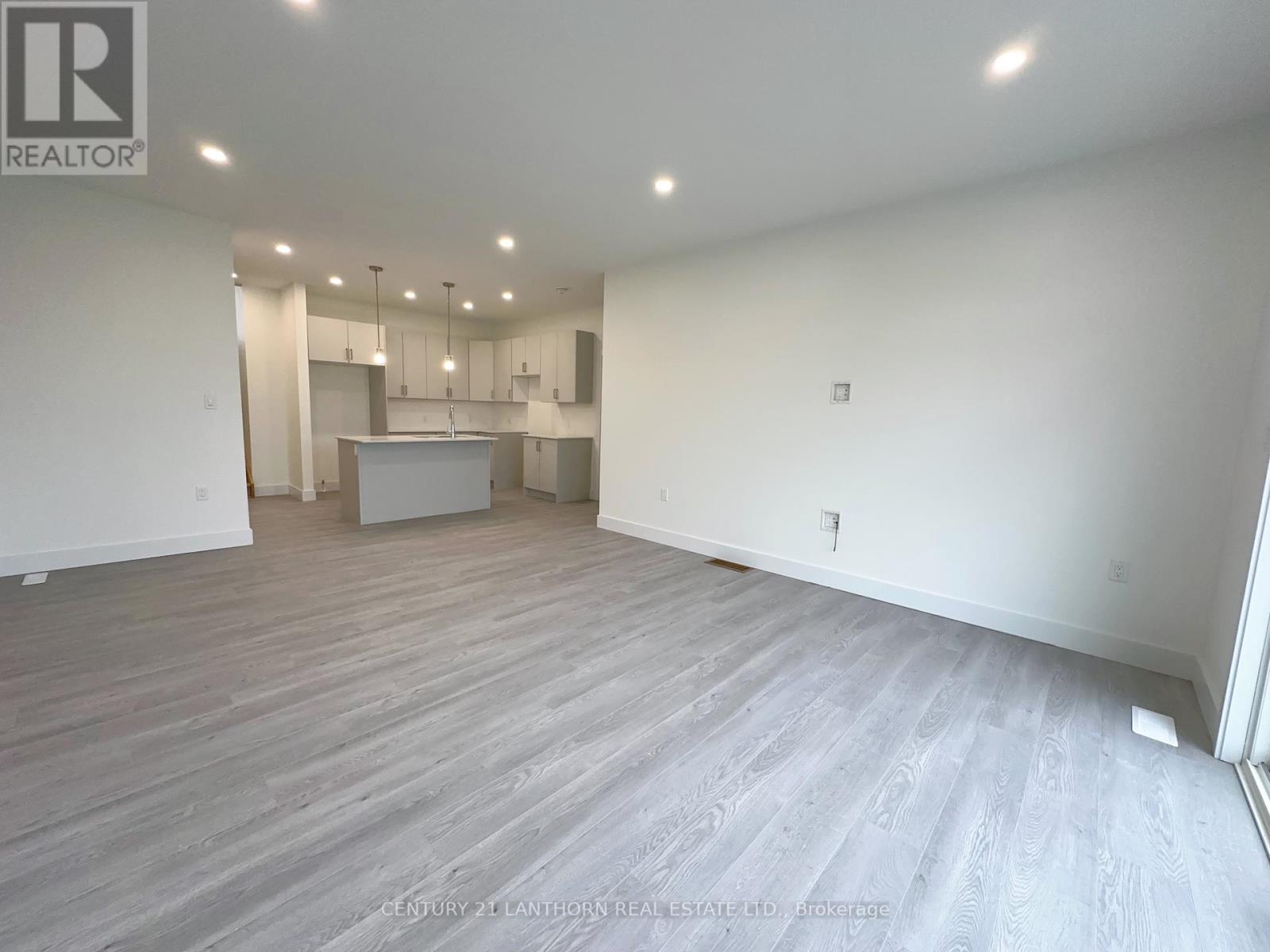 58 Summit Crescent, Belleville, Ontario  K8N 2X2 - Photo 6 - X12158007
