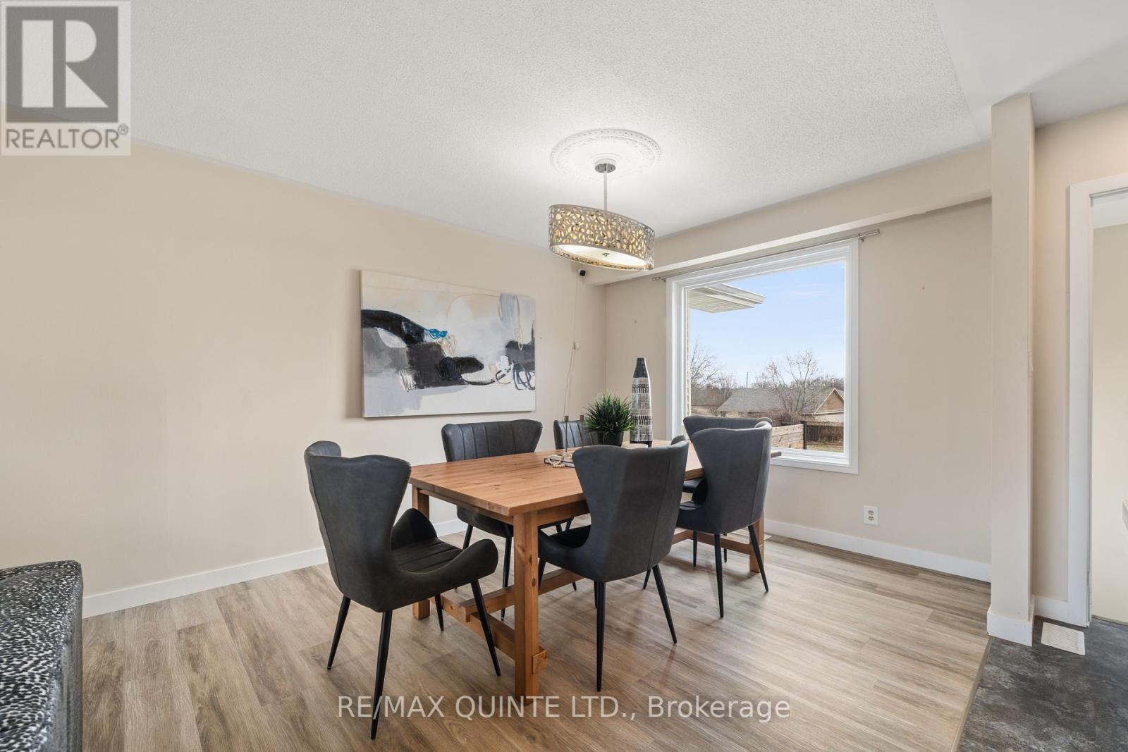 94 Cloverleaf Drive, Belleville, Ontario  K8N 4Z5 - Photo 10 - X12163990