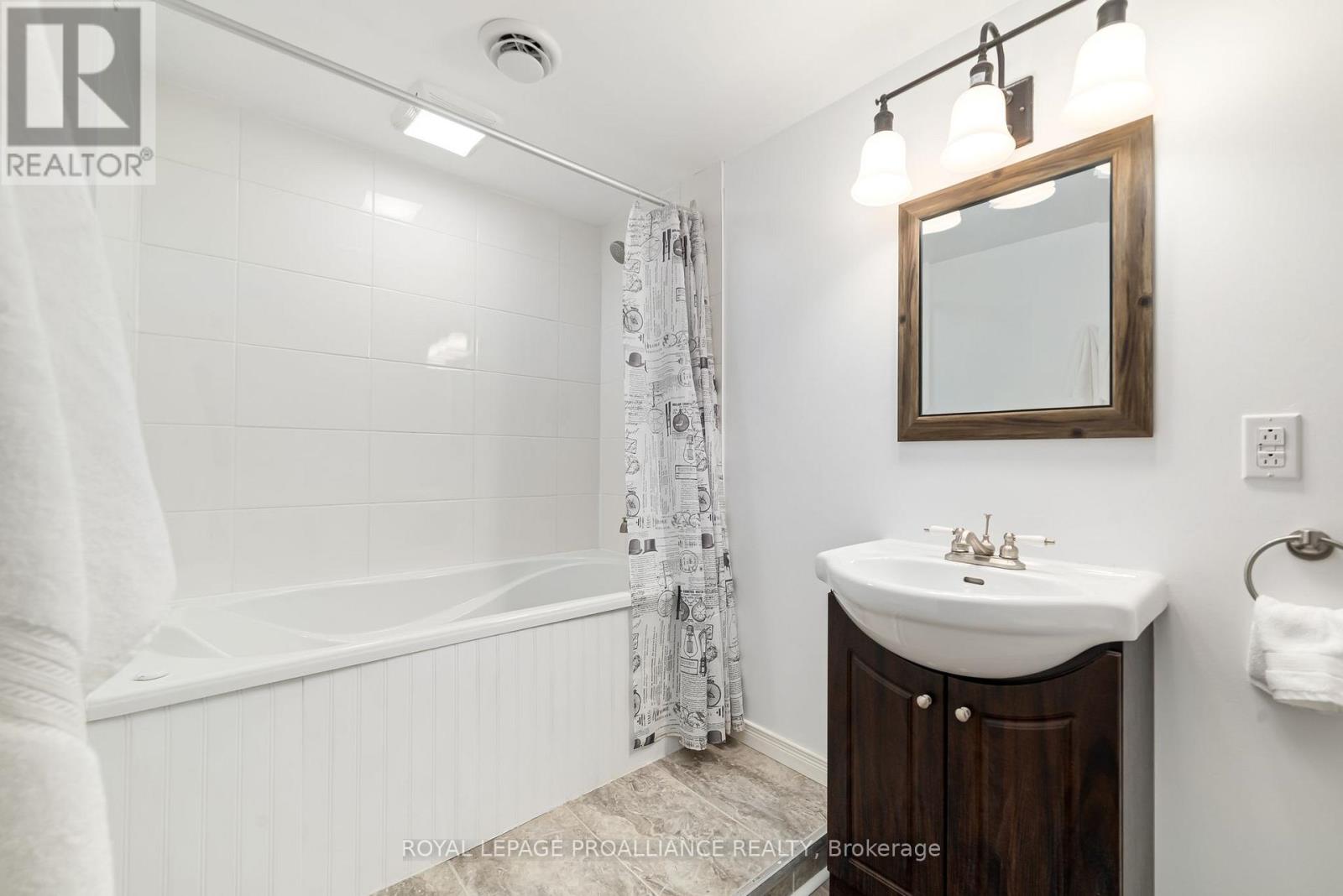 12112c Loyalist Parkway, Prince Edward County, Ontario  K0K 2T0 - Photo 33 - X12169621