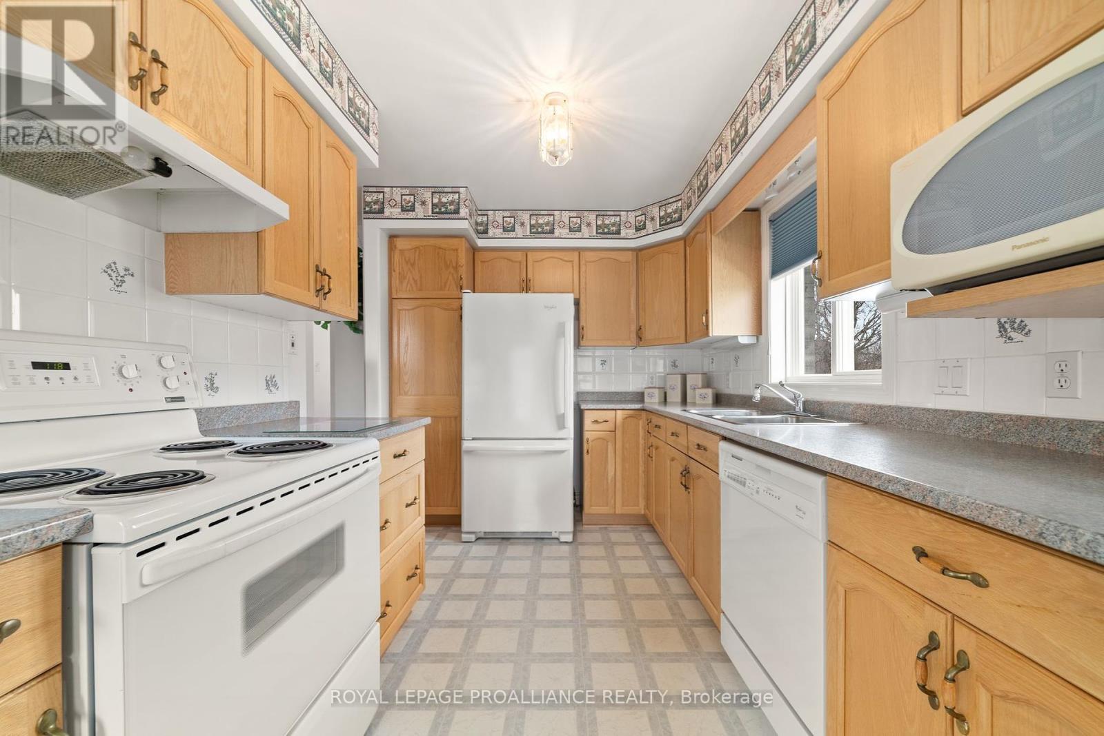 21 Grosvenor Drive, Belleville, Ontario  K8P 5K3 - Photo 15 - X12176844