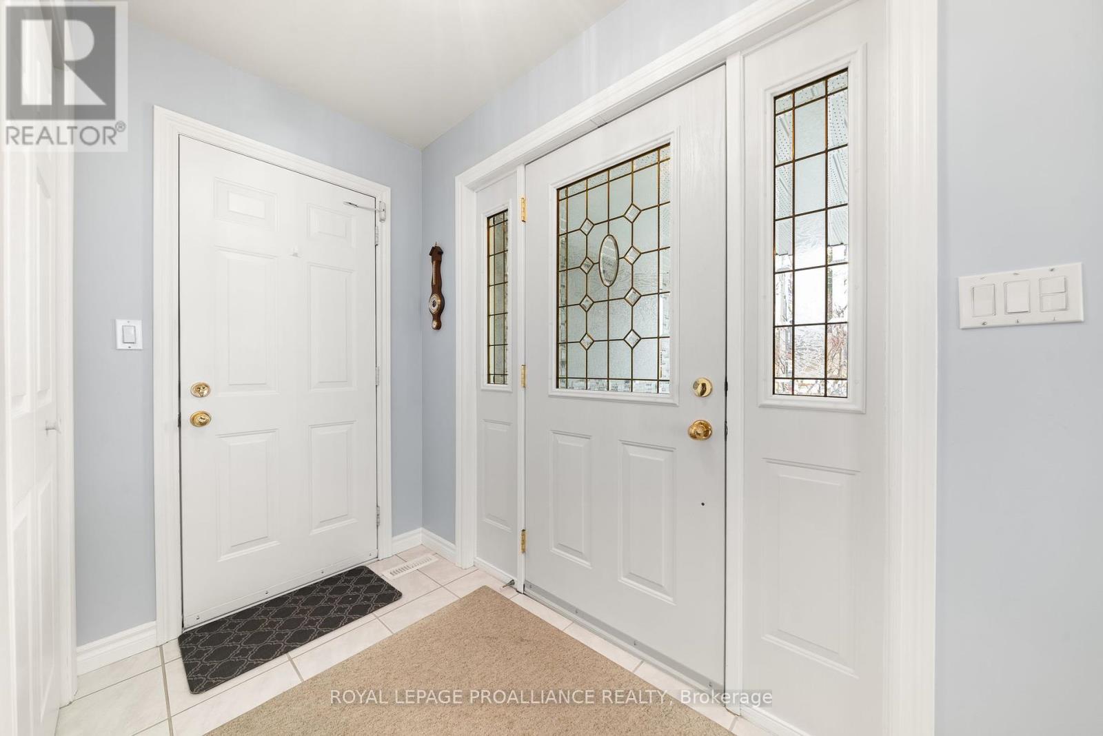 21 Grosvenor Drive, Belleville, Ontario  K8P 5K3 - Photo 4 - X12176844