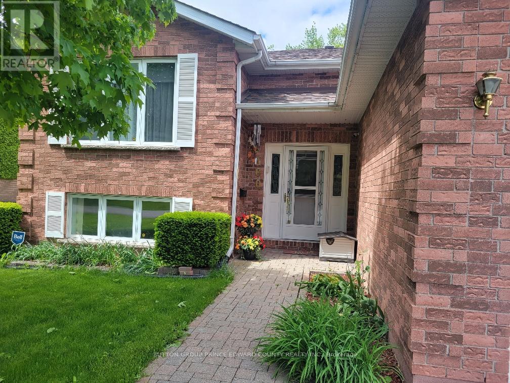 100 SELENA AVENUE, Belleville, Ontario