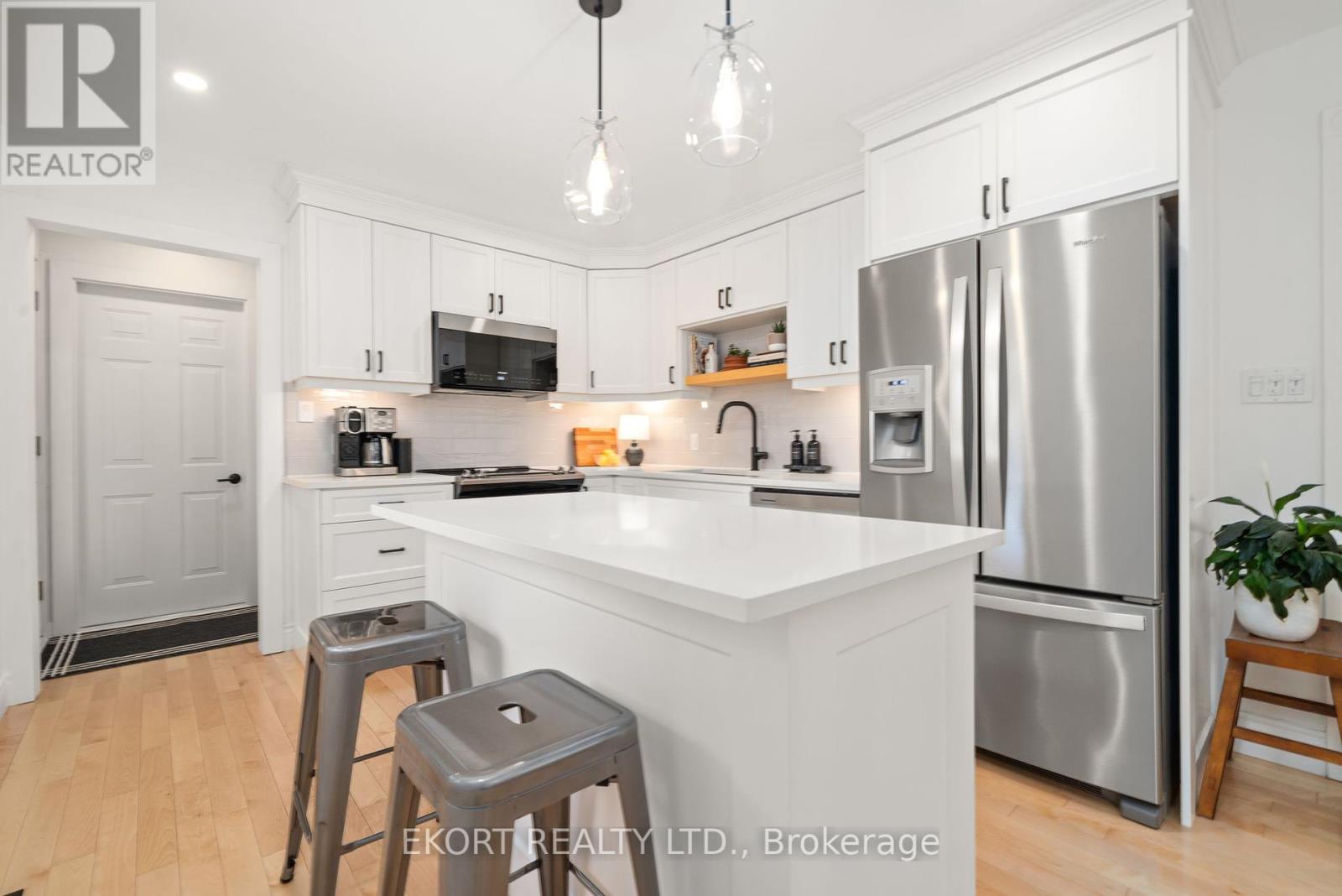 28 Fenwood Crescent, Prince Edward County, Ontario  K8N 4Z7 - Photo 16 - X12196103