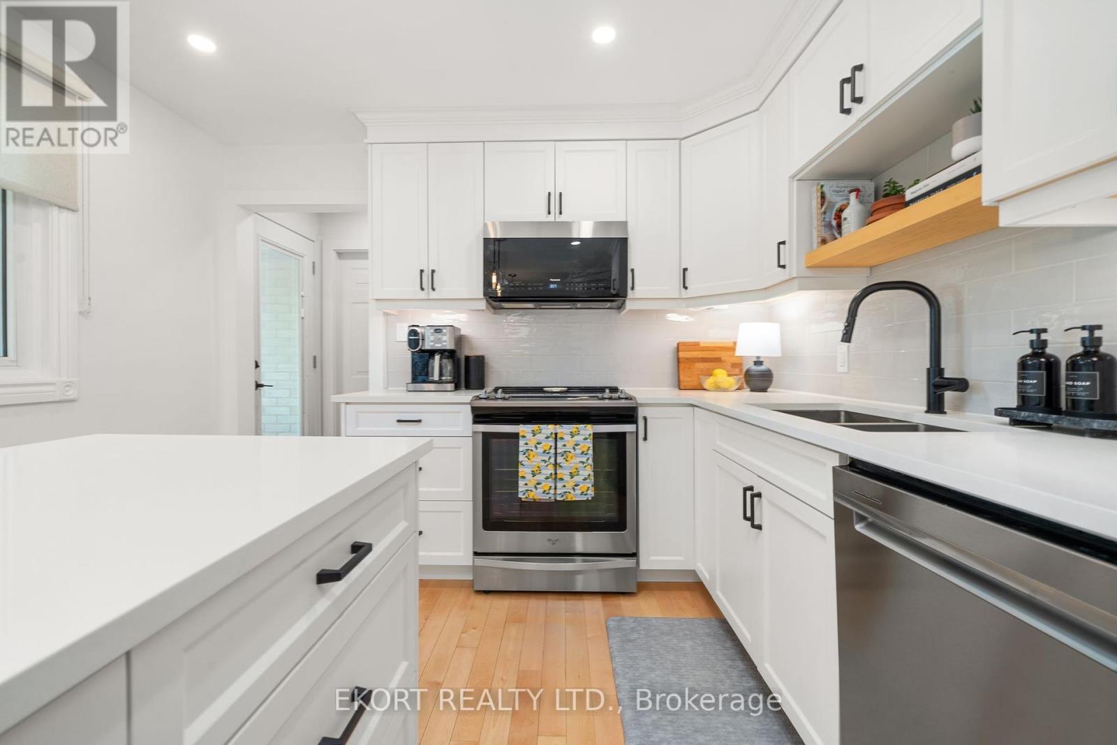28 Fenwood Crescent, Prince Edward County, Ontario  K8N 4Z7 - Photo 17 - X12196103