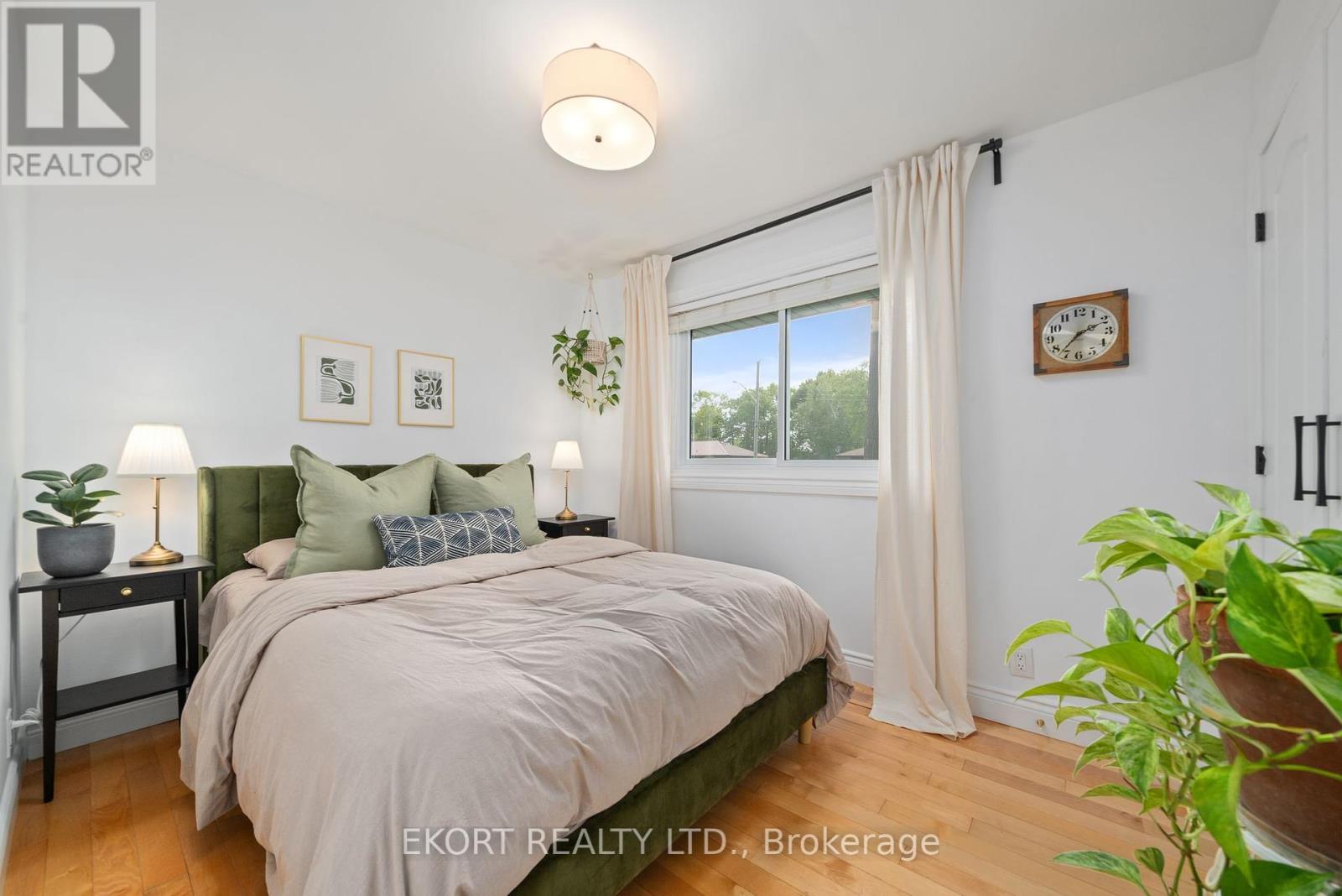 28 Fenwood Crescent, Prince Edward County, Ontario  K8N 4Z7 - Photo 24 - X12196103