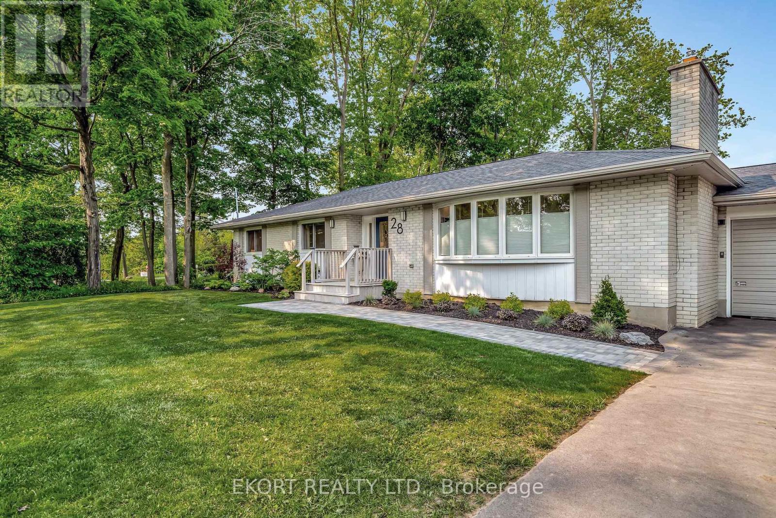 28 Fenwood Crescent, Prince Edward County, Ontario  K8N 4Z7 - Photo 3 - X12196103