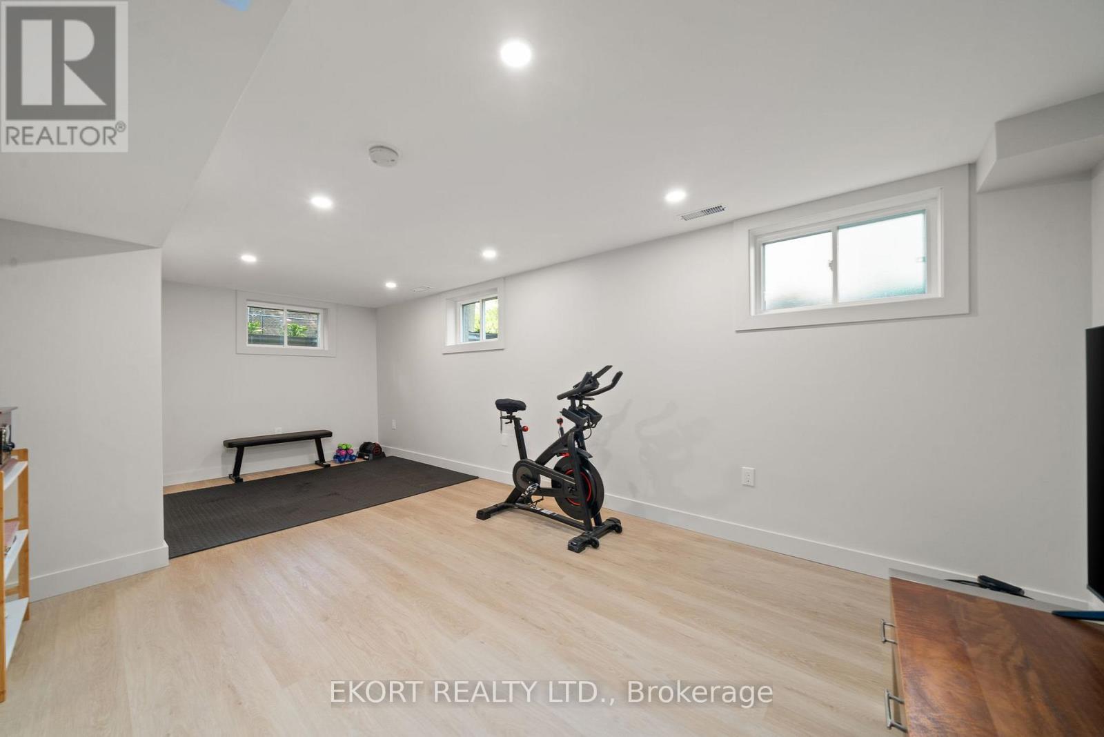 28 Fenwood Crescent, Prince Edward County, Ontario  K8N 4Z7 - Photo 33 - X12196103