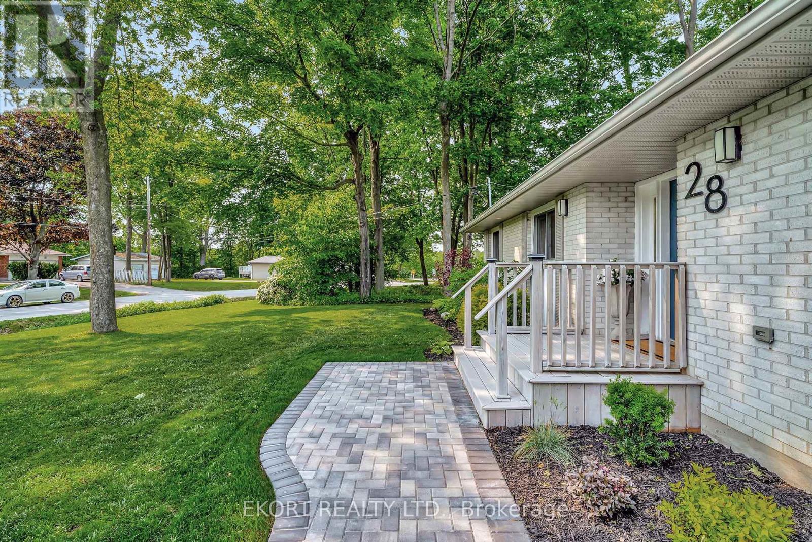 28 Fenwood Crescent, Prince Edward County, Ontario  K8N 4Z7 - Photo 4 - X12196103
