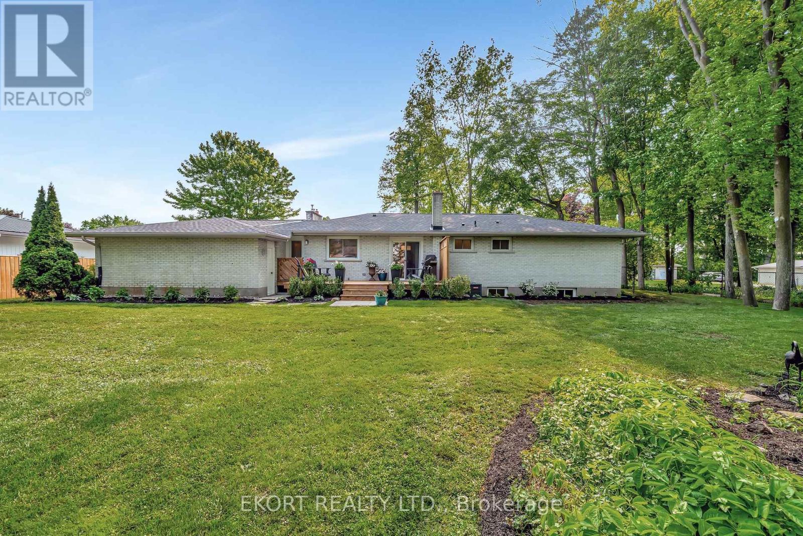 28 Fenwood Crescent, Prince Edward County, Ontario  K8N 4Z7 - Photo 45 - X12196103