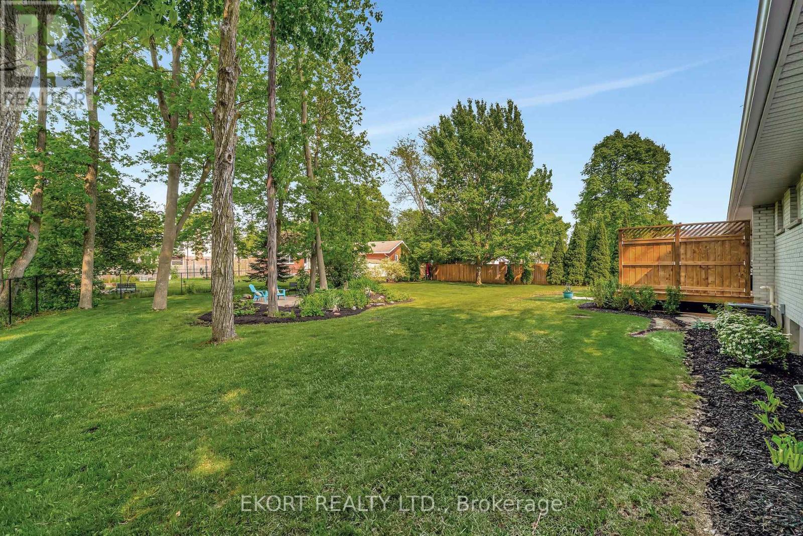 28 Fenwood Crescent, Prince Edward County, Ontario  K8N 4Z7 - Photo 46 - X12196103