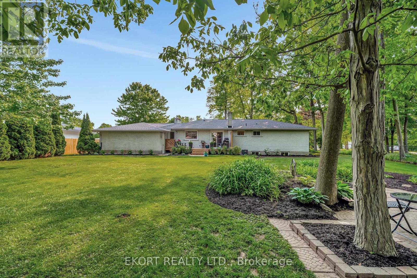 28 Fenwood Crescent, Prince Edward County, Ontario  K8N 4Z7 - Photo 49 - X12196103