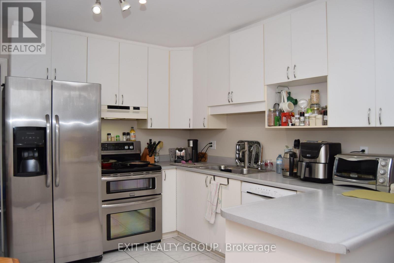 9 Empire Boulevard, Prince Edward County, Ontario  K0K 3L0 - Photo 10 - X12199360