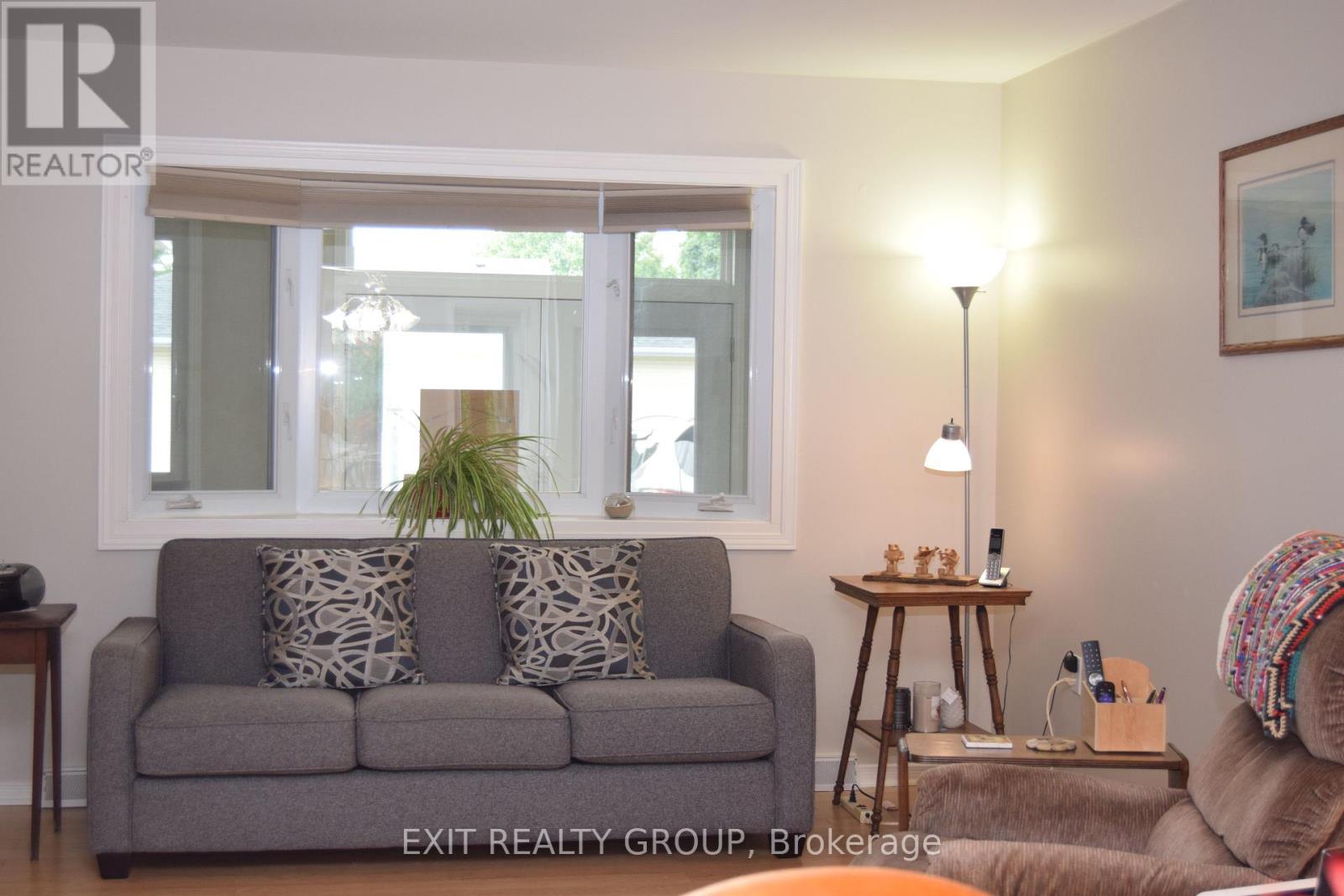 9 Empire Boulevard, Prince Edward County, Ontario  K0K 3L0 - Photo 4 - X12199360