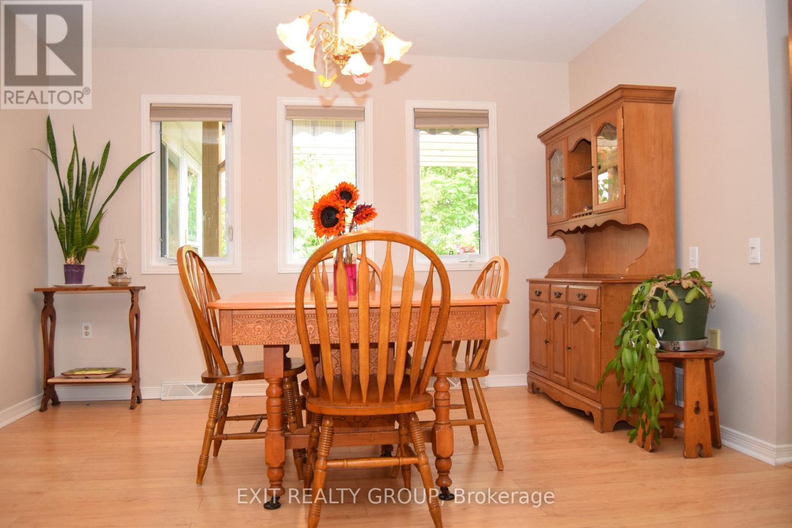 9 Empire Boulevard, Prince Edward County, Ontario  K0K 3L0 - Photo 8 - X12199360