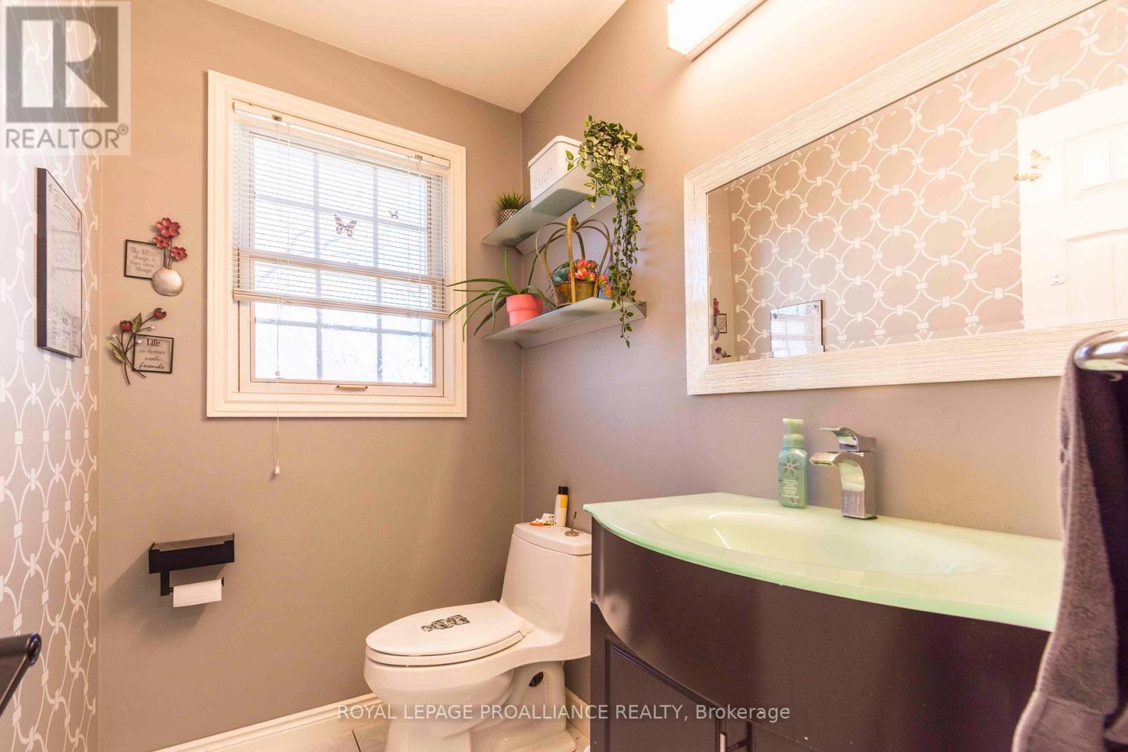20 Hope Crescent, Belleville, Ontario  K8P 4S2 - Photo 31 - X12209173
