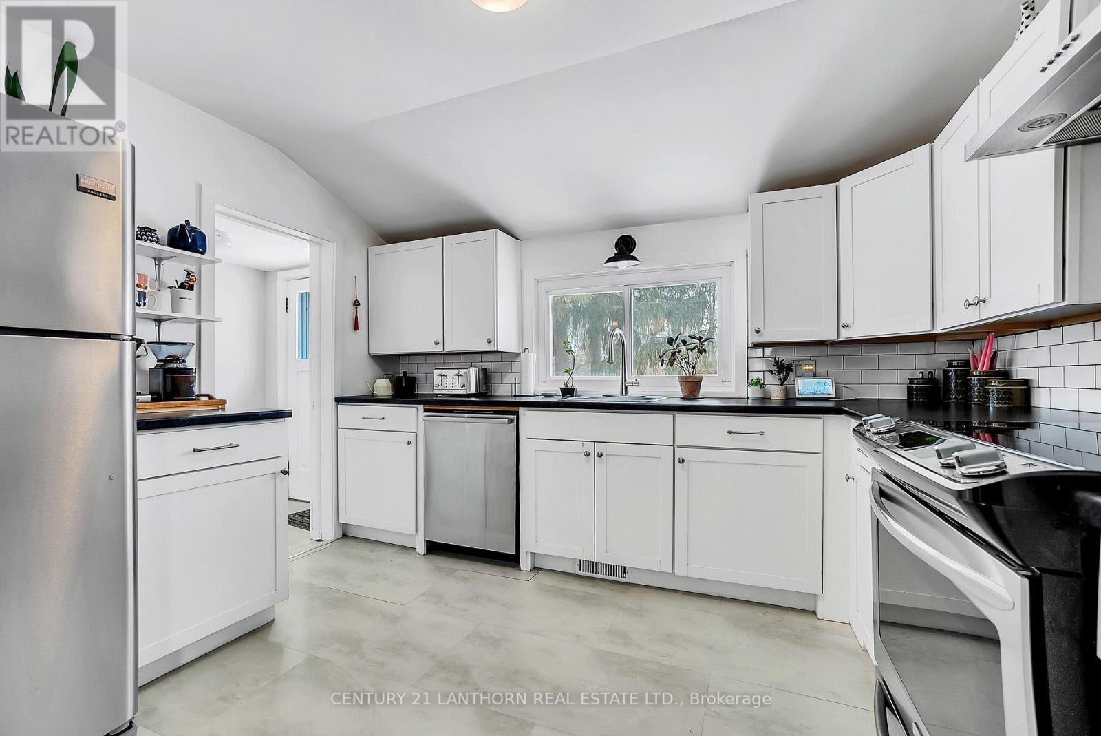 18 Elm Street, Prince Edward County, Ontario  K0K 2T0 - Photo 24 - X12211801