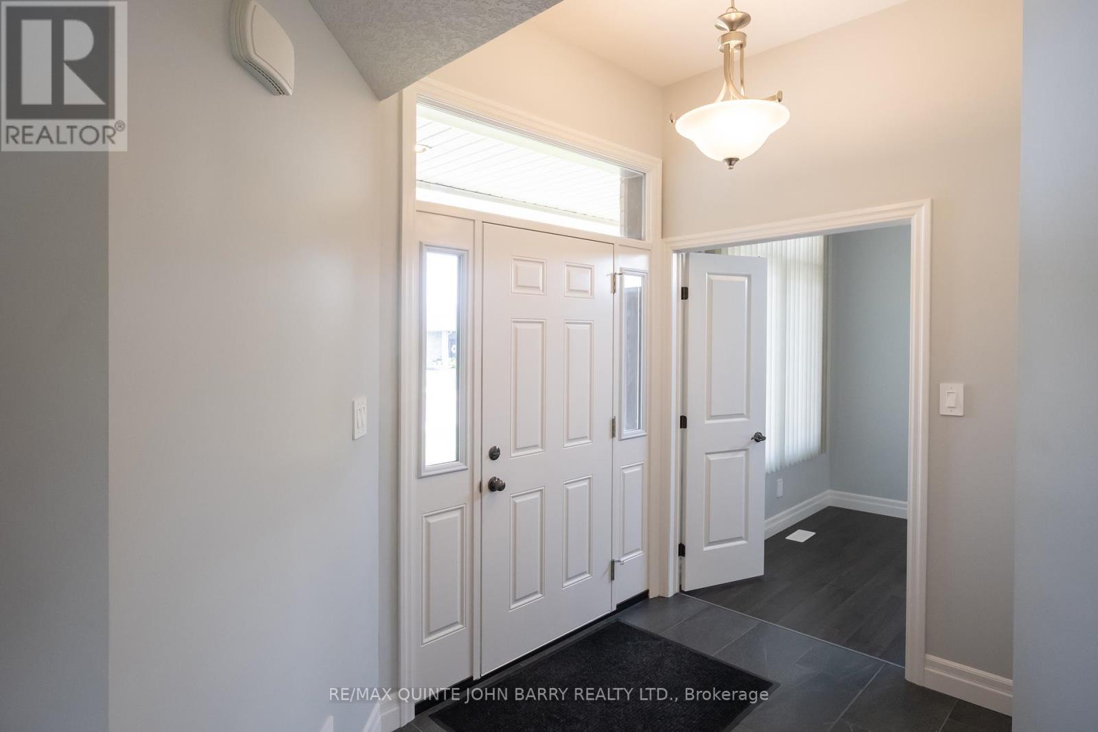 49 Lanark Drive, Belleville, Ontario  K8N 0G8 - Photo 5 - X12219094
