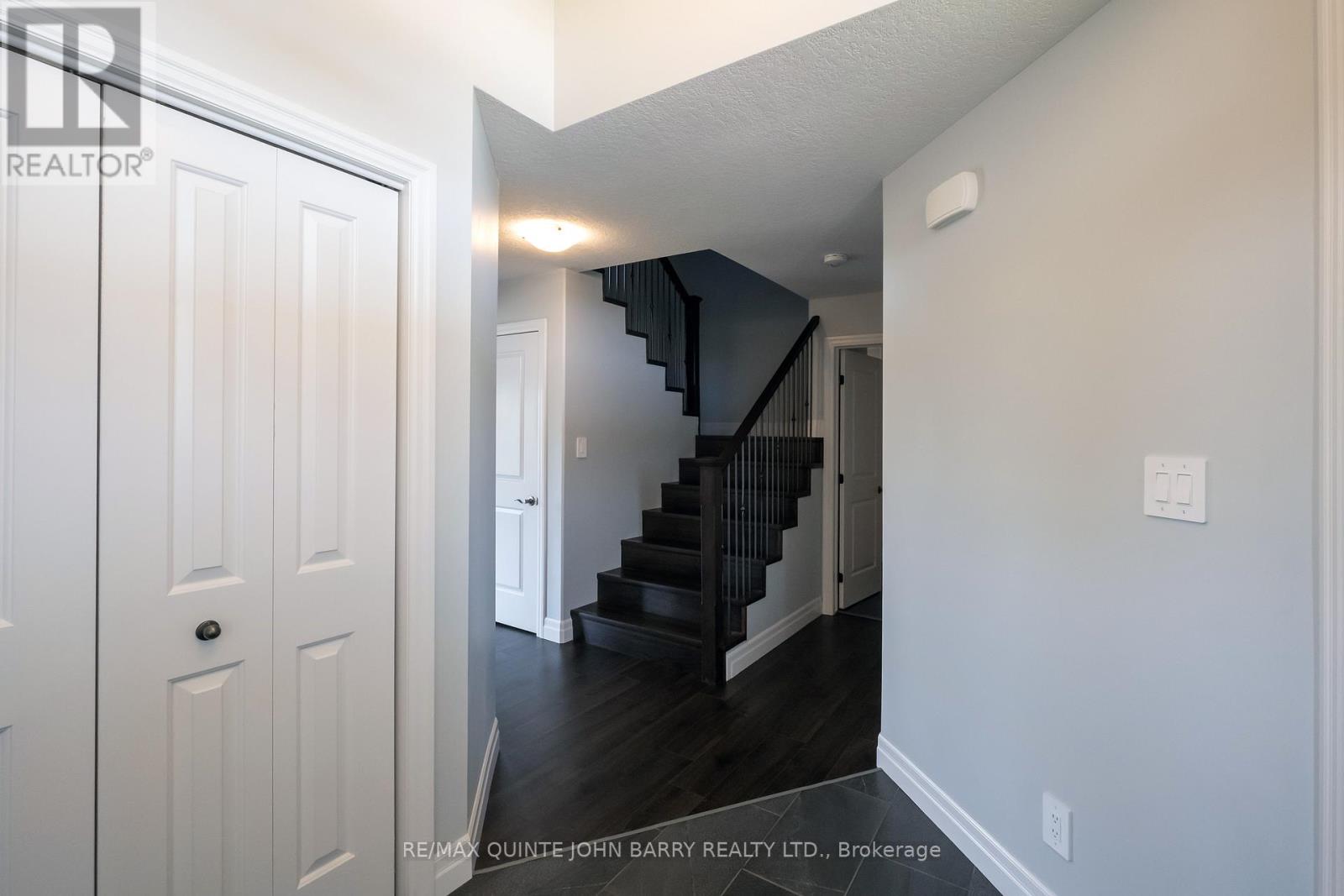 49 Lanark Drive, Belleville, Ontario  K8N 0G8 - Photo 8 - X12219094