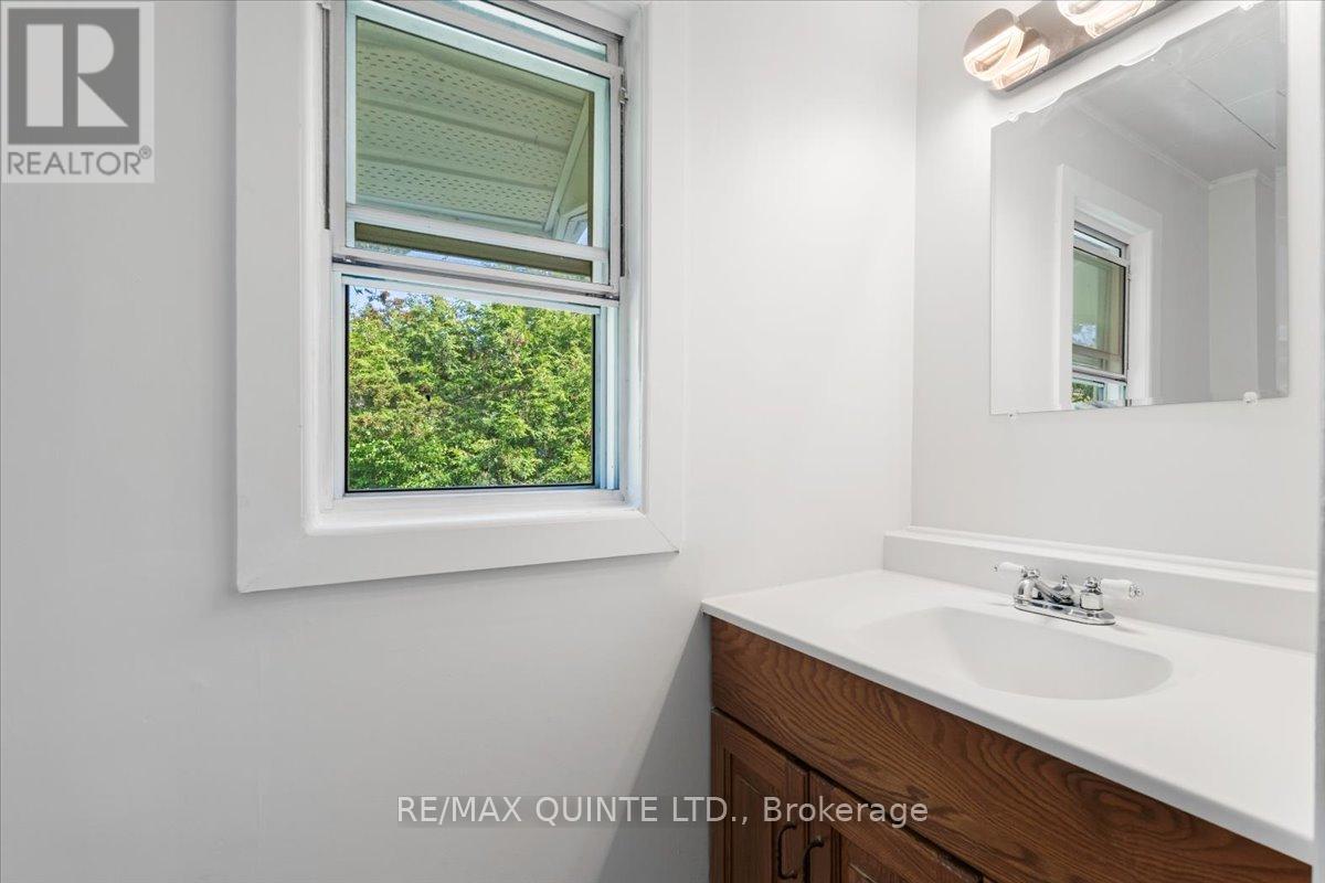 20 County Road 17, Prince Edward County, Ontario  K0K 2T0 - Photo 11 - X12223401