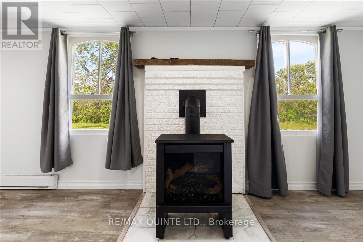 20 County Road 17, Prince Edward County, Ontario  K0K 2T0 - Photo 4 - X12223401