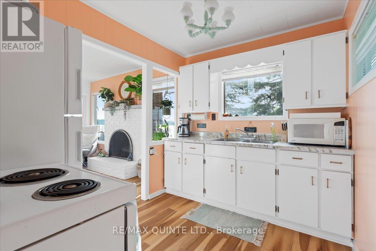 11364 Loyalist Parkway, Prince Edward County, Ontario  K0K 2T0 - Photo 7 - X12226876