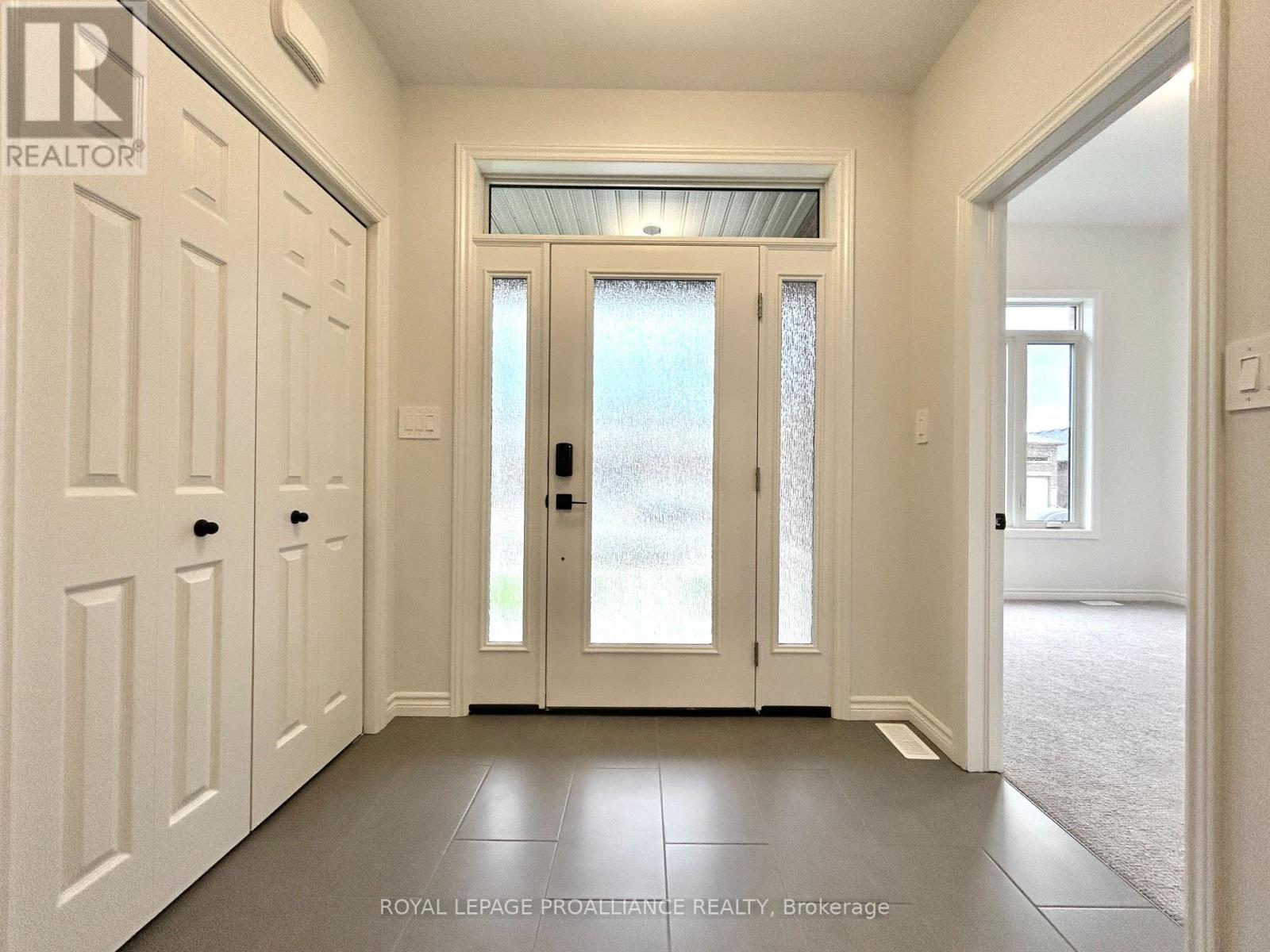33 Athabaska Drive, Belleville, Ontario  K8N 0T1 - Photo 2 - X12229270