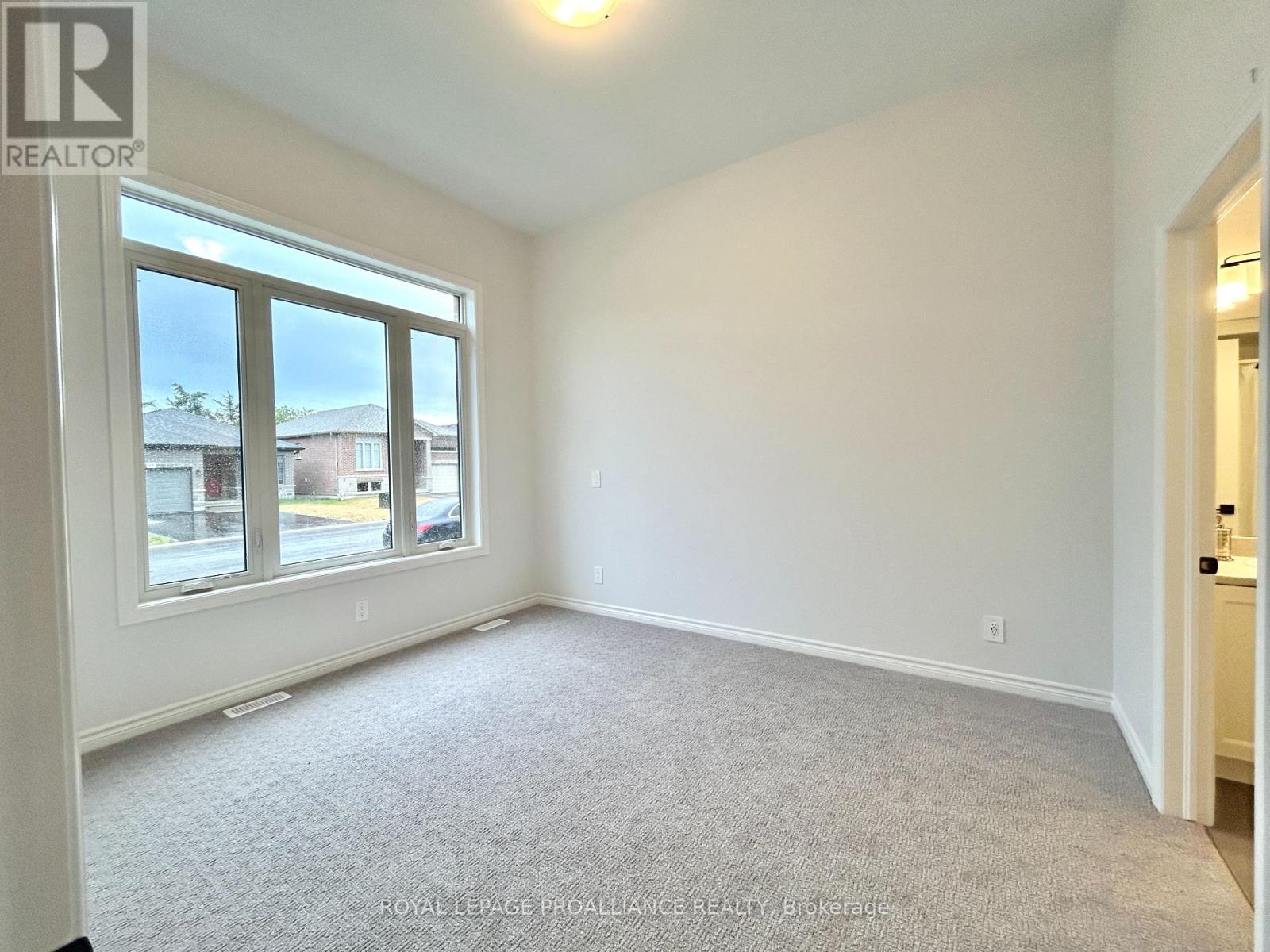 33 Athabaska Drive, Belleville, Ontario  K8N 0T1 - Photo 5 - X12229270