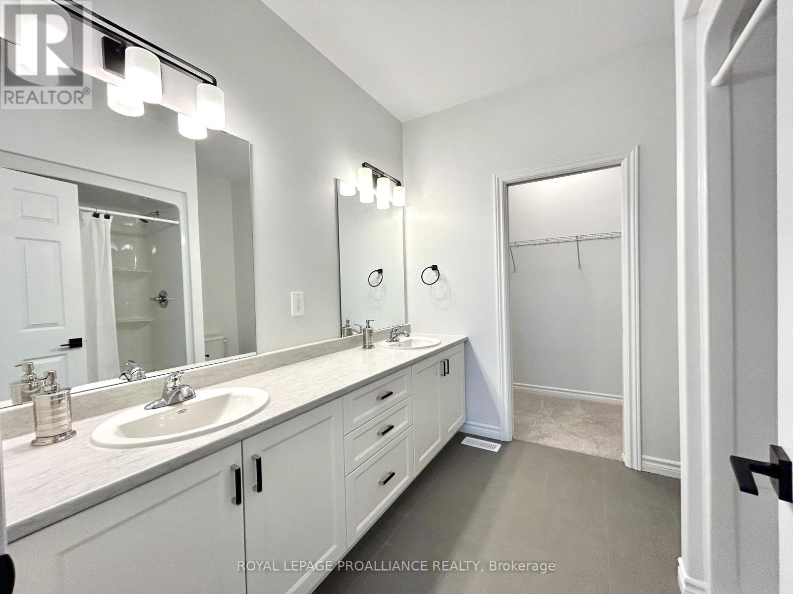 33 Athabaska Drive, Belleville, Ontario  K8N 0T1 - Photo 6 - X12229270