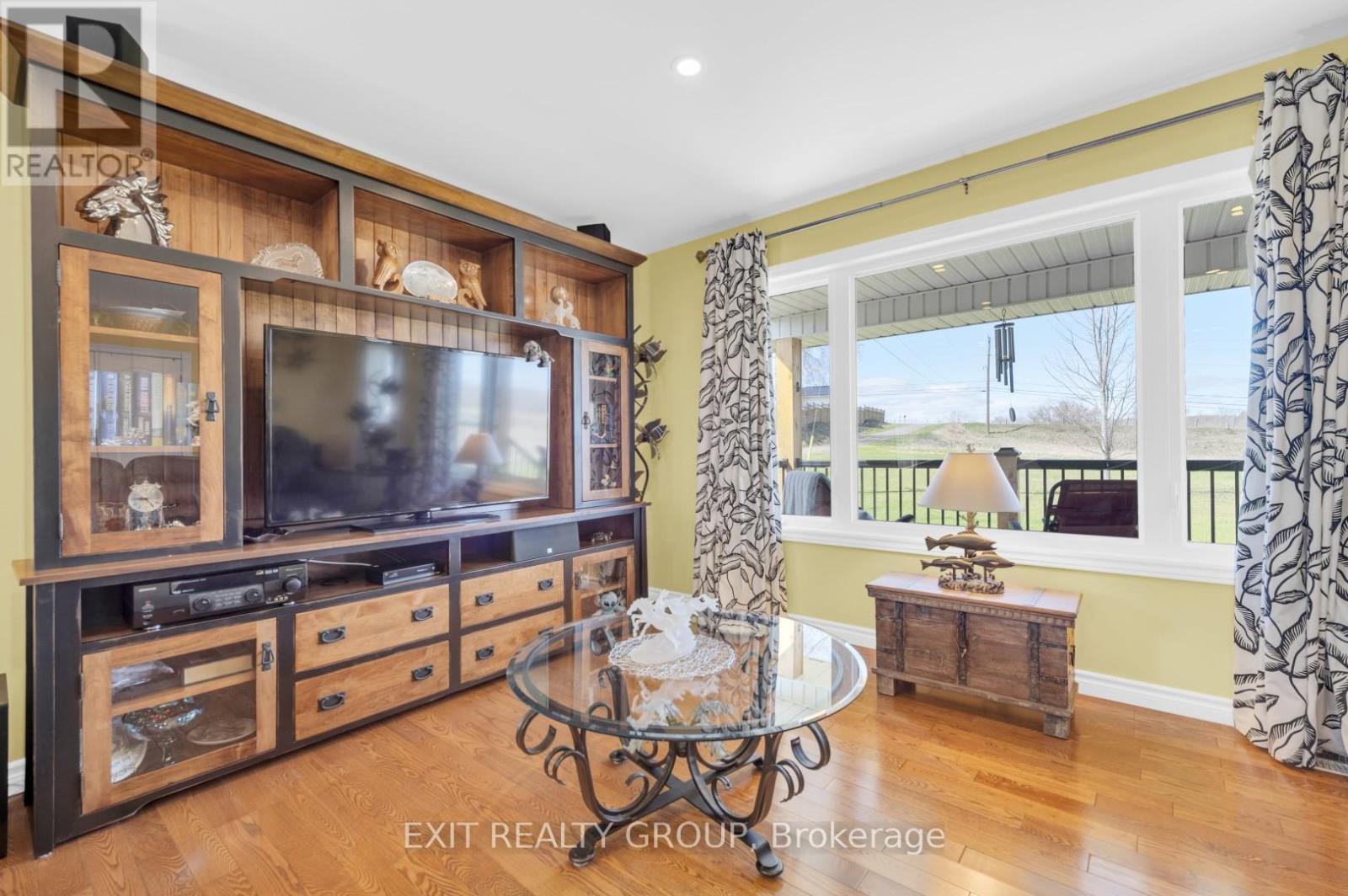 1690 Wallbridge Loyalist Road, Quinte West, Ontario  K8N 4Z5 - Photo 7 - X12239944