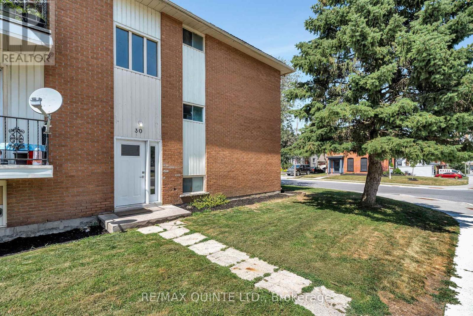 30 Henry Street, Belleville, Ontario  K8N 1N2 - Photo 12 - X12245217