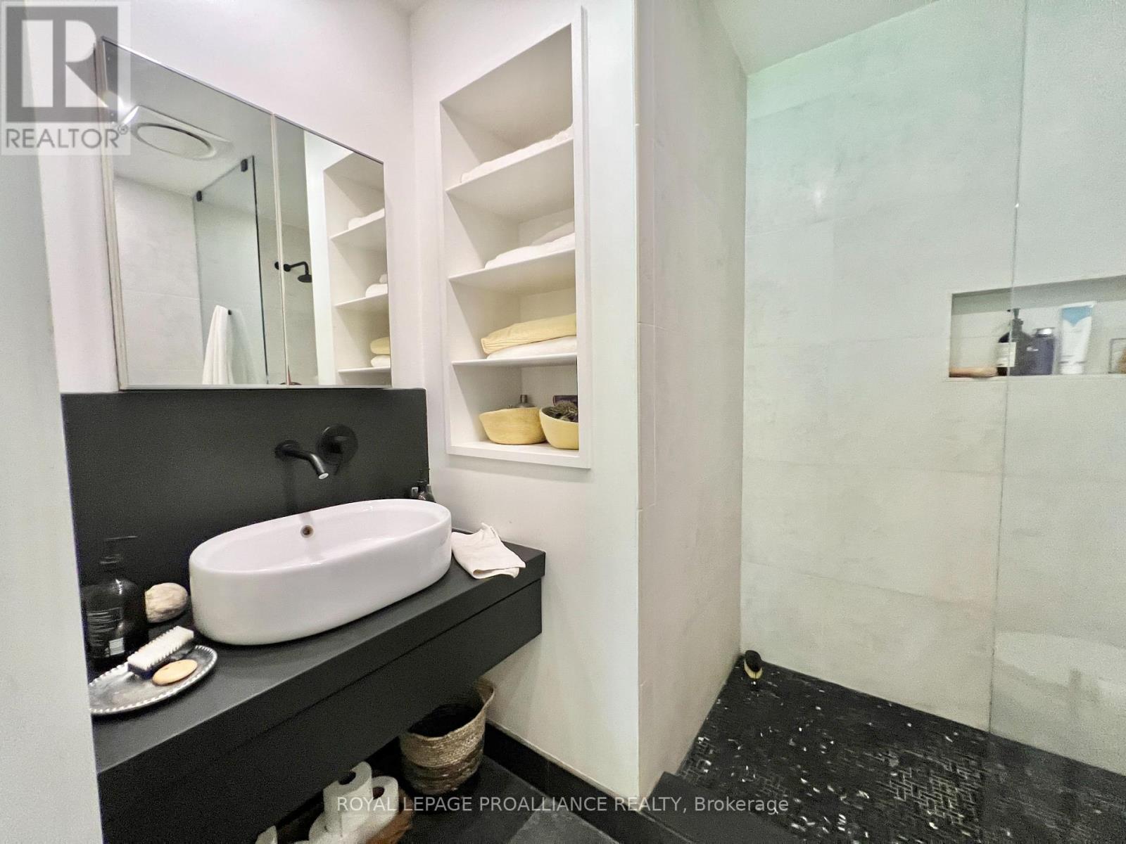 352 County Road 10, Prince Edward County, Ontario  K0K 2T0 - Photo 12 - X12245340