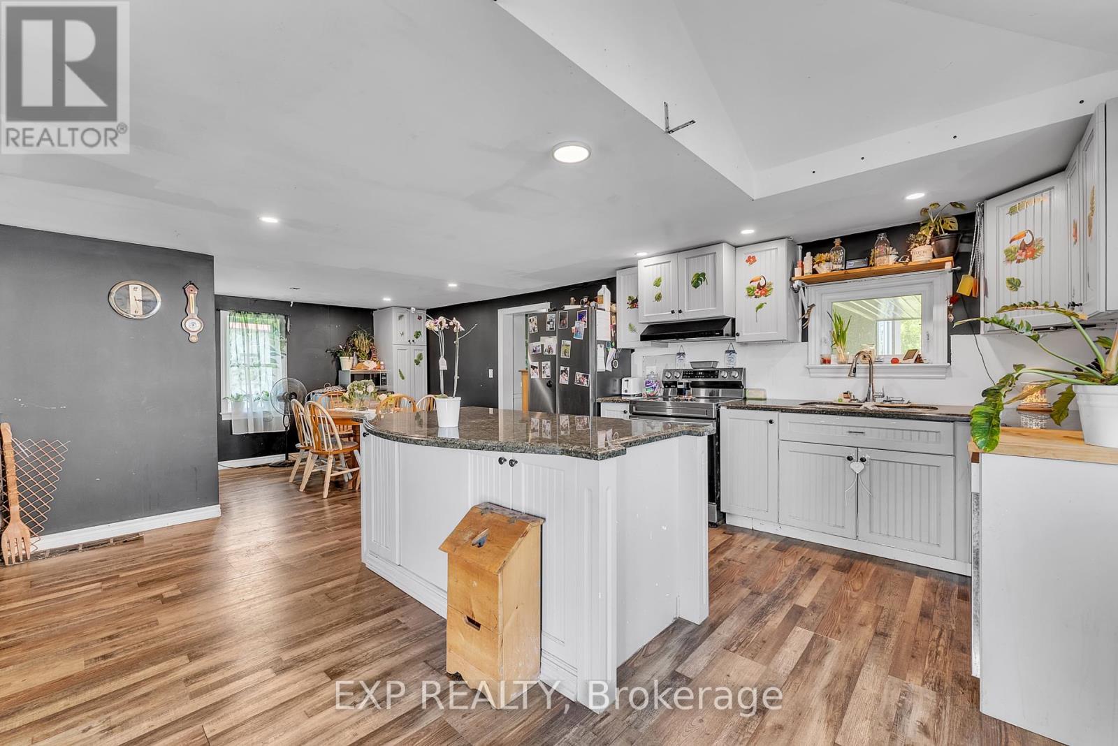 113 Pleasant Drive, Greater Napanee, Ontario  K0K 2Z0 - Photo 4 - X12245415