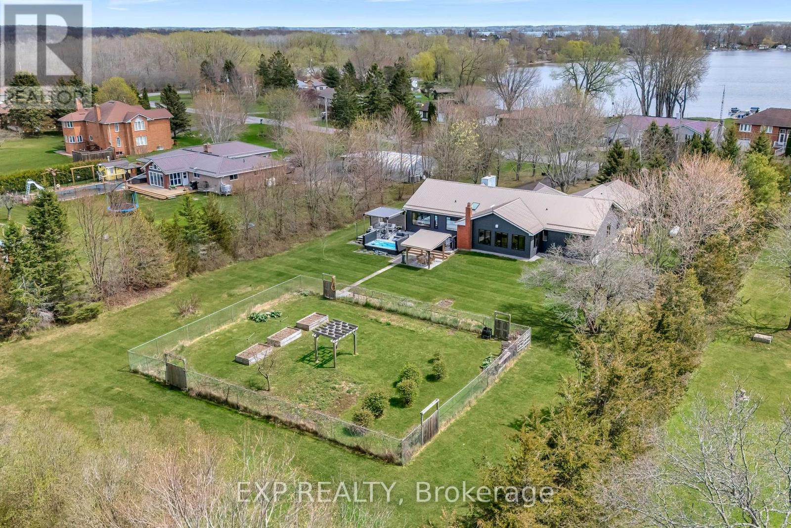135 Hiscock Shores Road, Prince Edward County, Ontario  K0K 1L0 - Photo 3 - X12245802